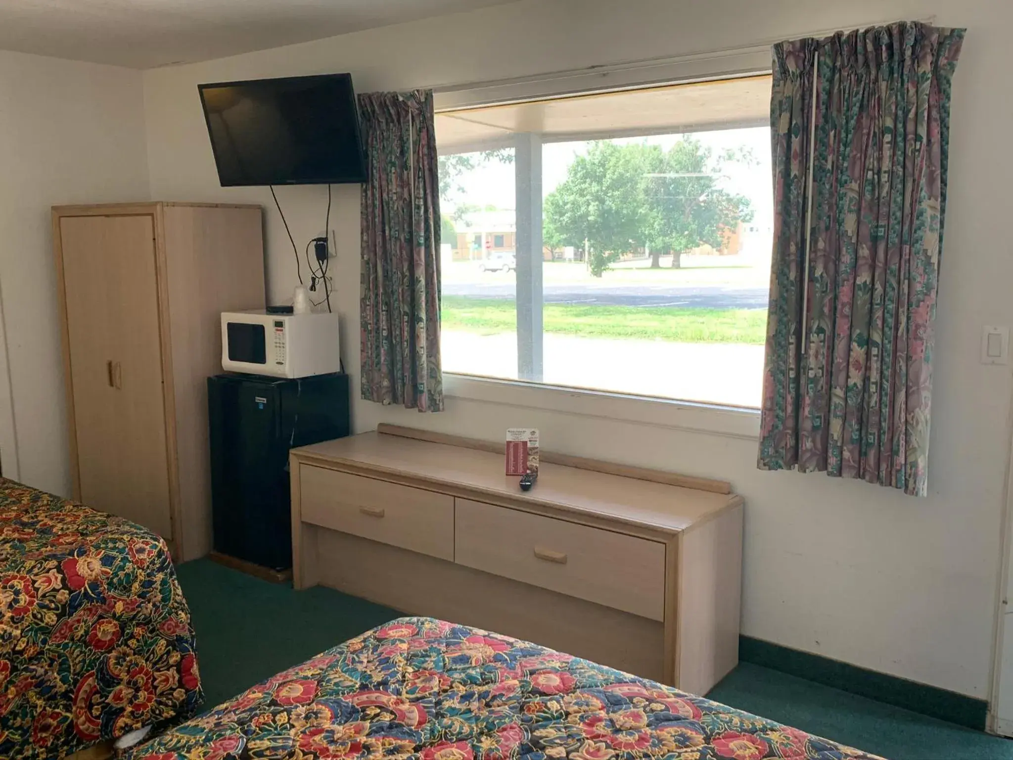 Bedroom, Bed in Budget Lodge Inn - Abilene