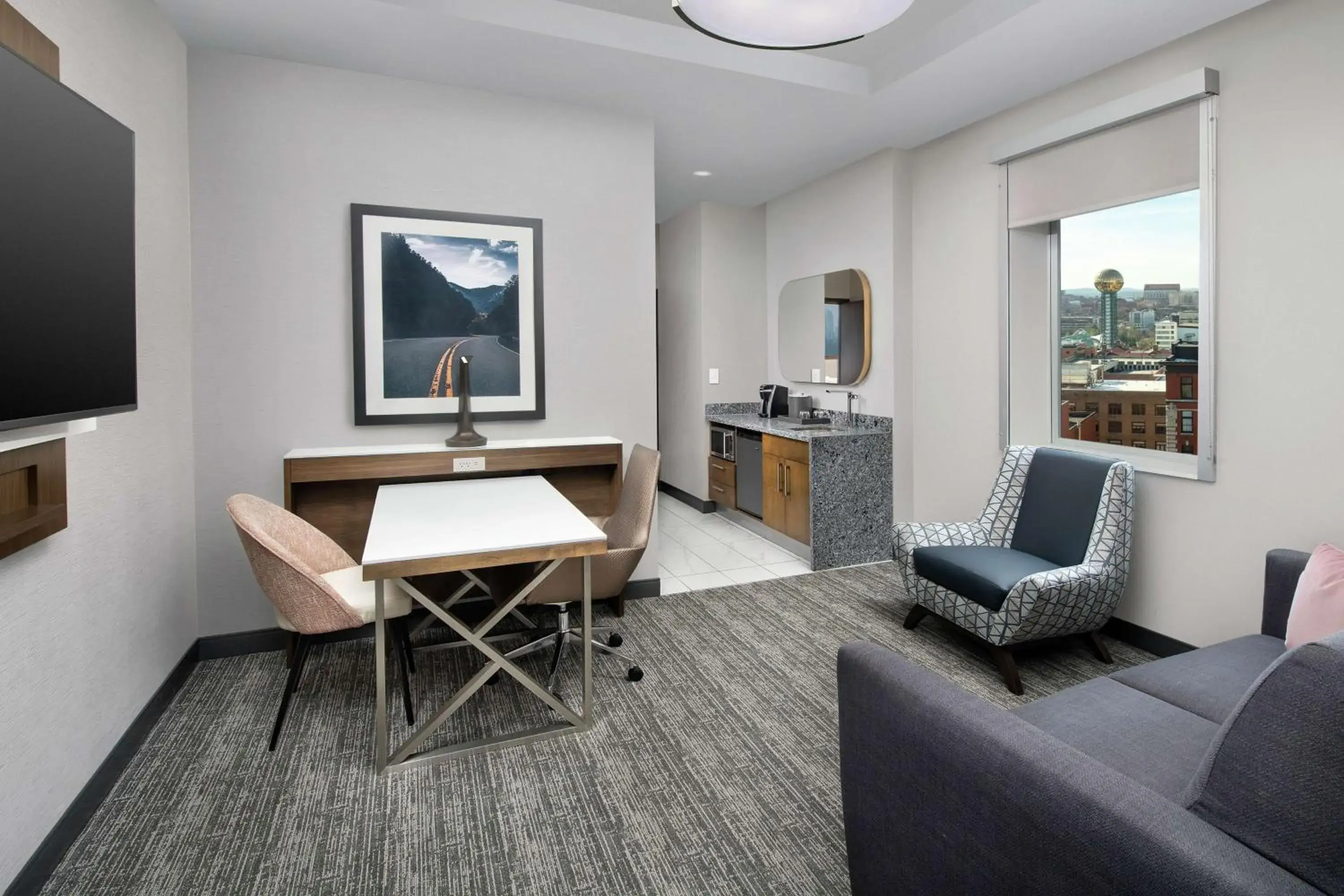 Bedroom, Seating Area in Embassy Suites By Hilton Knoxville Downtown