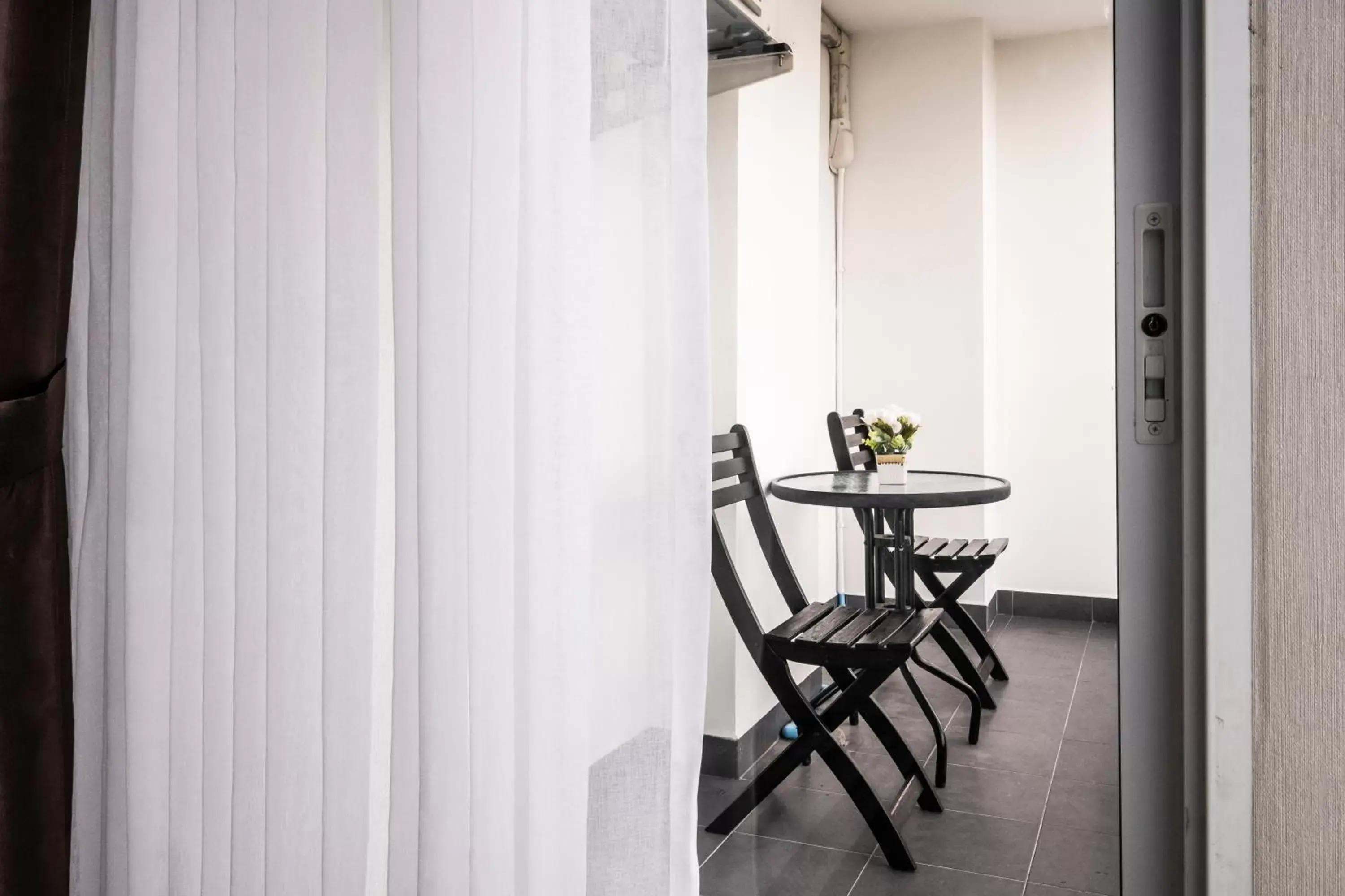 Balcony/Terrace in Sinsuvarn Airport Suite Hotel SHA Extra Plus Certified B5040