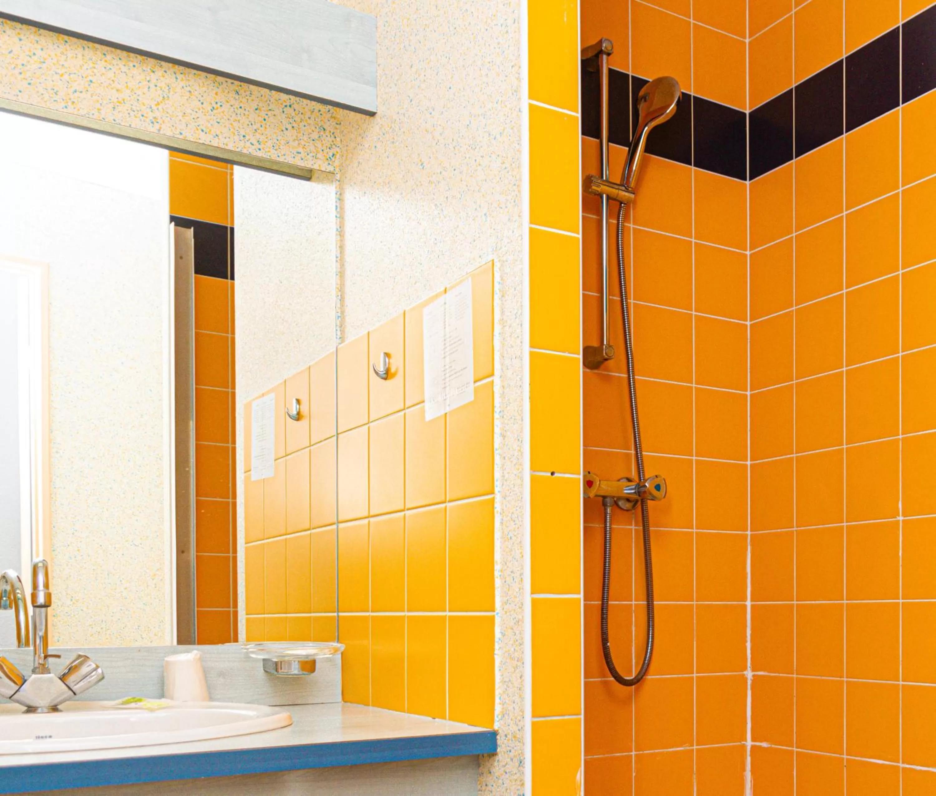 Bathroom in Le CESAR HOTEL