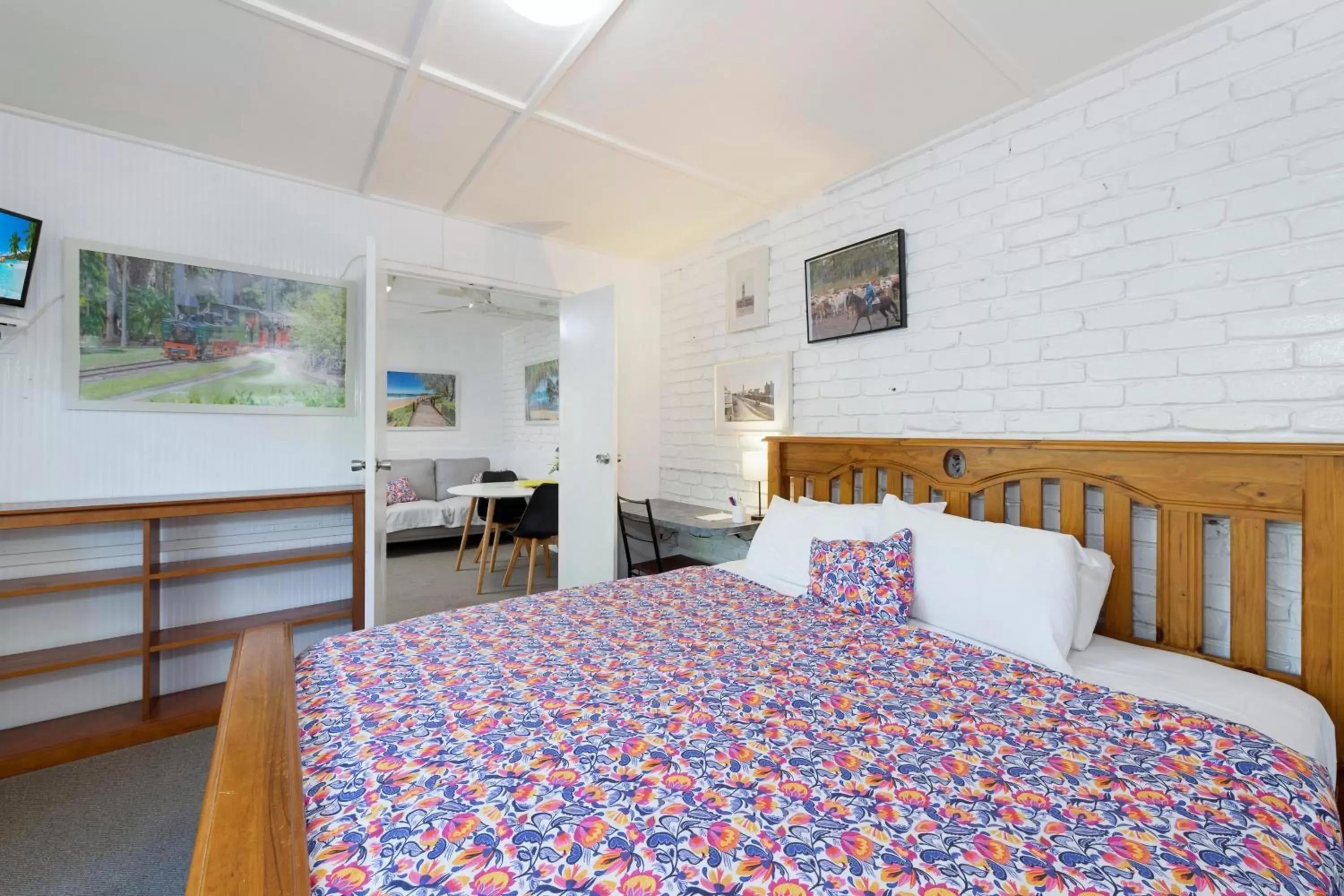Bedroom, Bed in Bundaberg Coral Villa Motor Inn