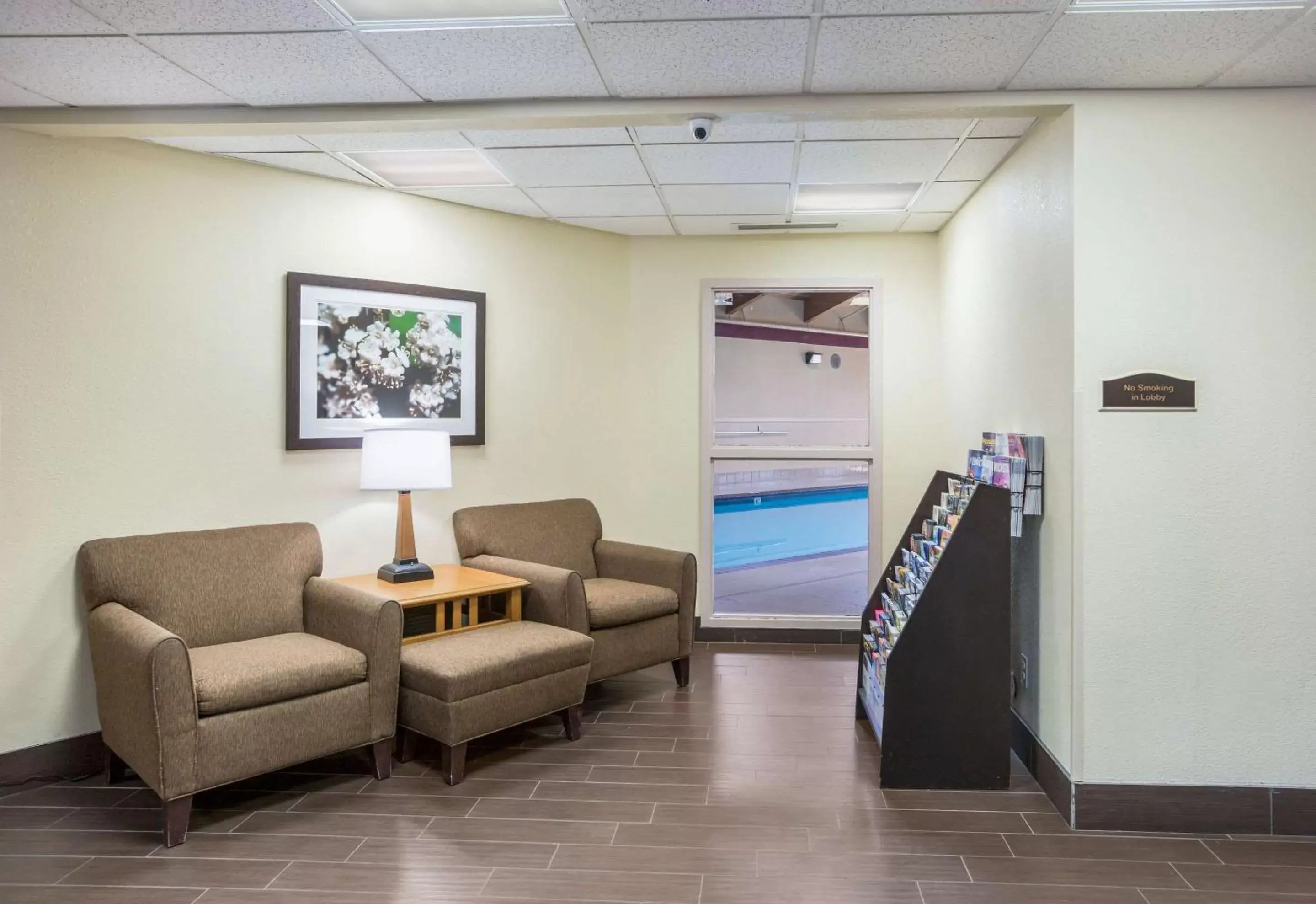 Lobby or reception, Swimming Pool in Quality Inn & Suites Lawrence - University Area