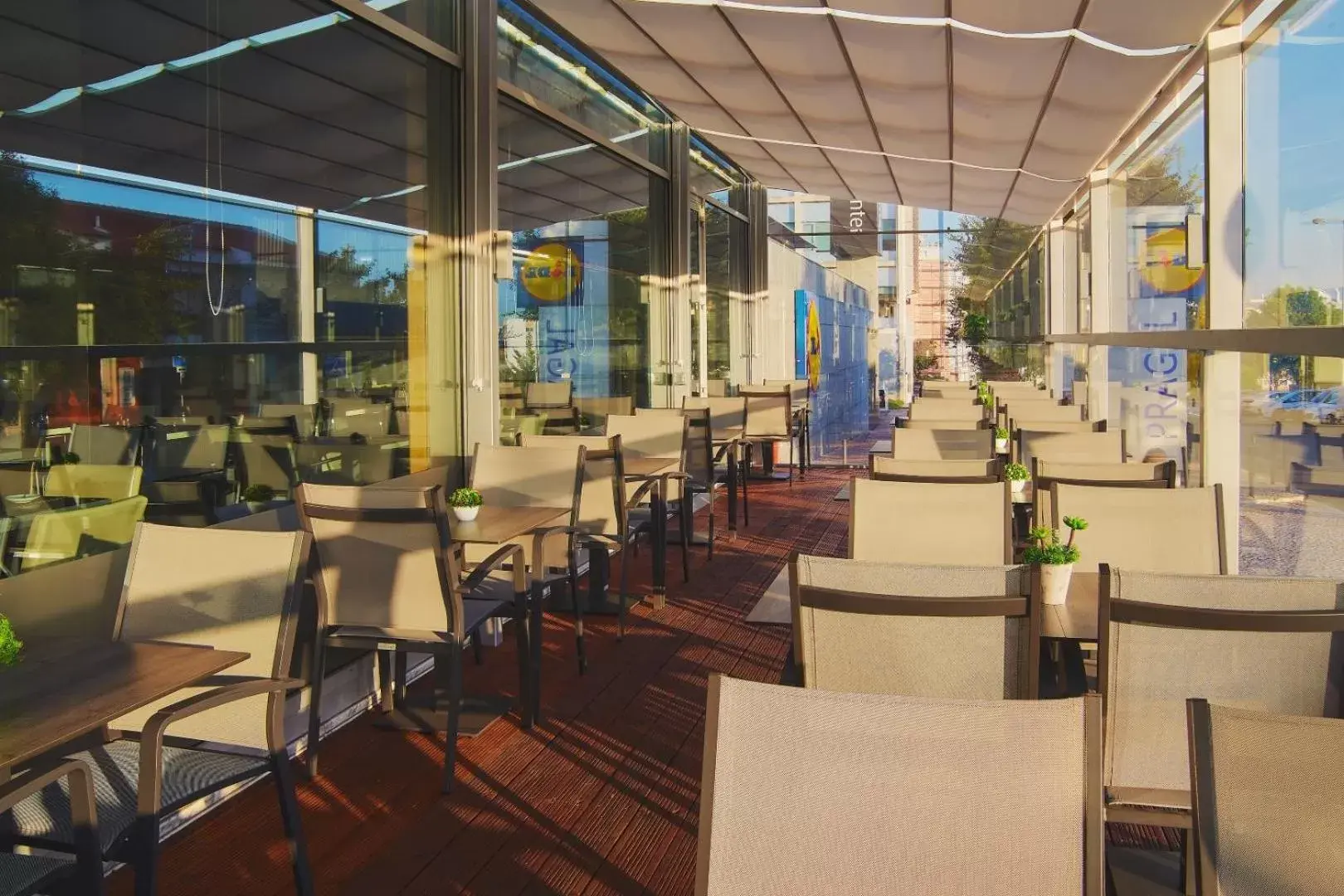 Restaurant/Places to Eat in Mercure Lisboa Almada