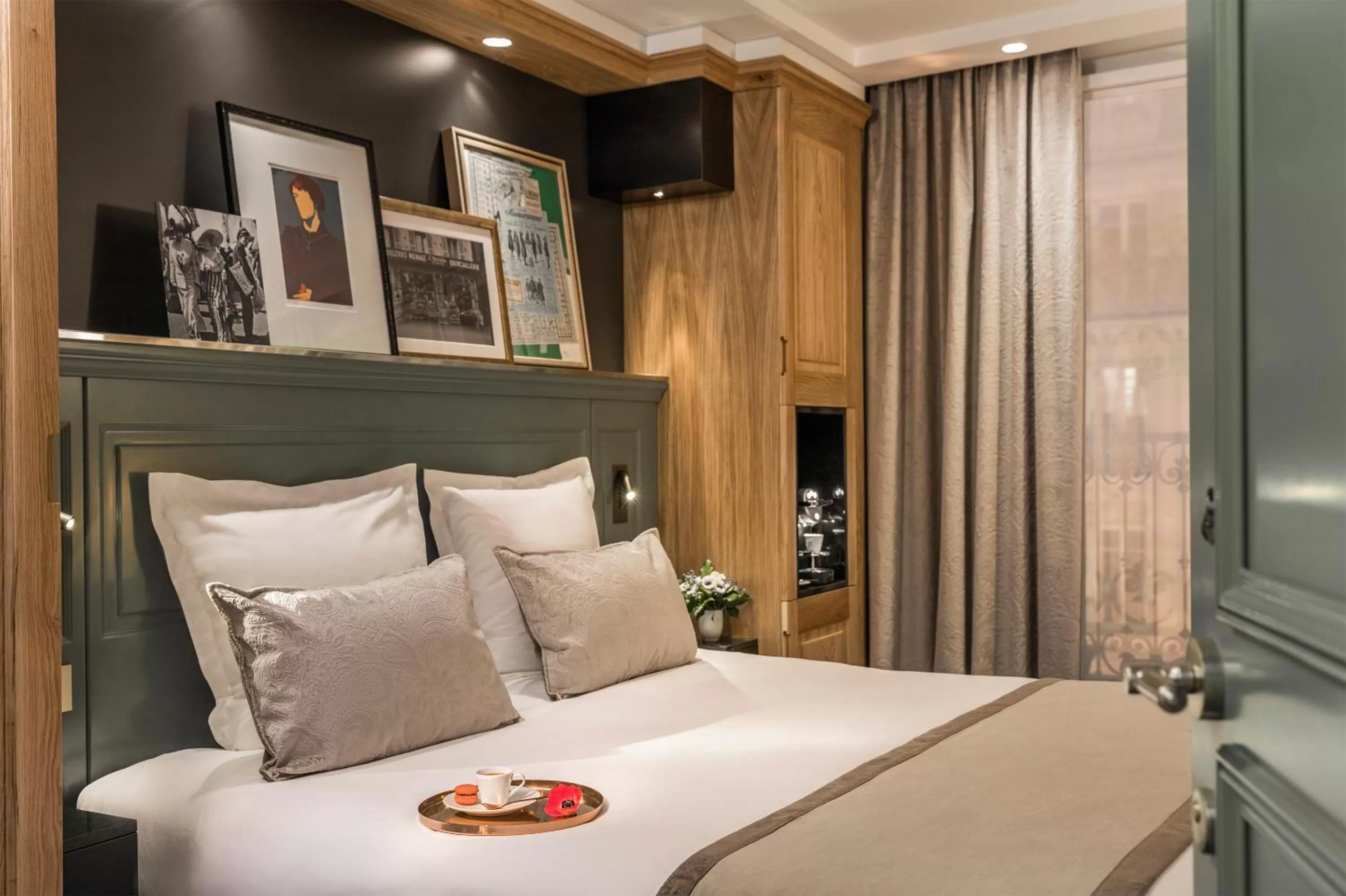 Bedroom, Bed in Hotel Ducs de Bourgogne