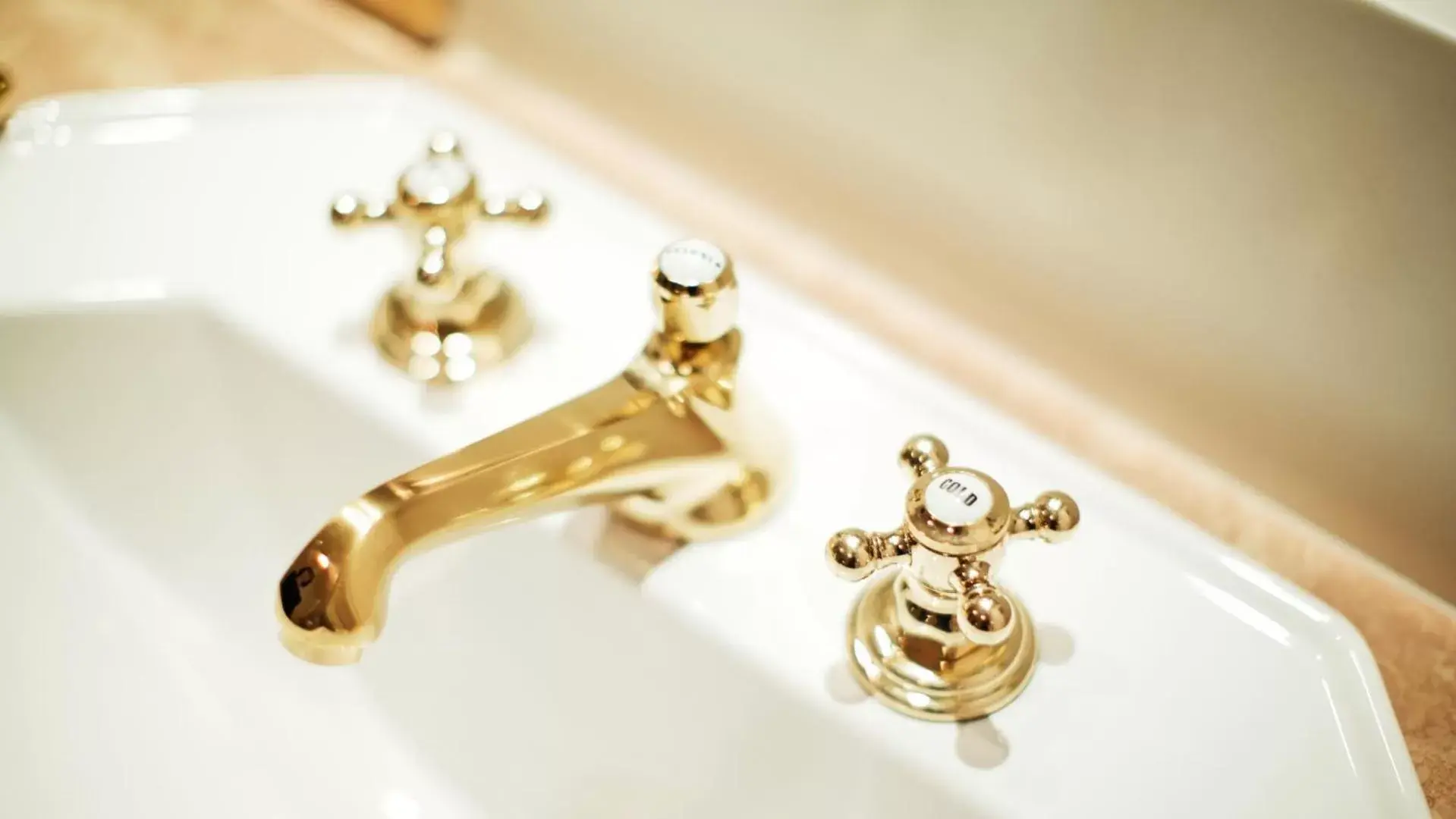 Bathroom in Palais Coburg Hotel Residenz