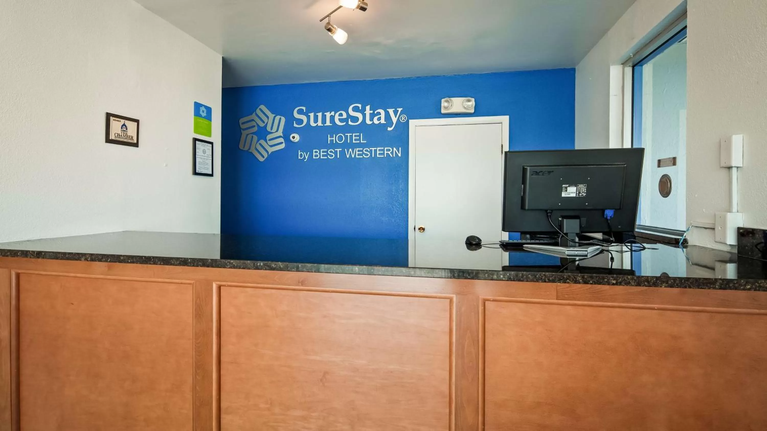 Lobby or reception in SureStay Hotel by Best Western Findlay