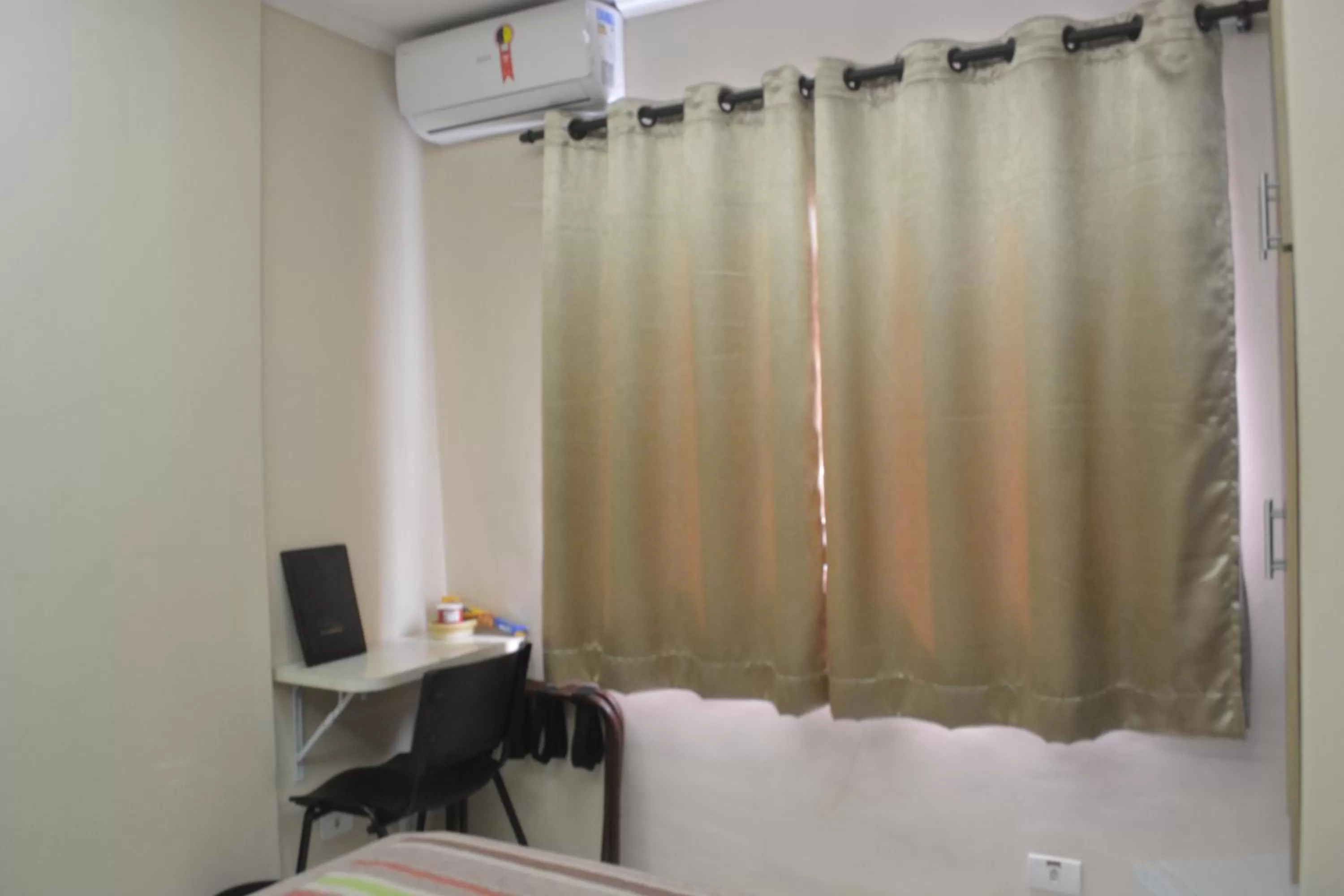 Bed in Hotel Calstar