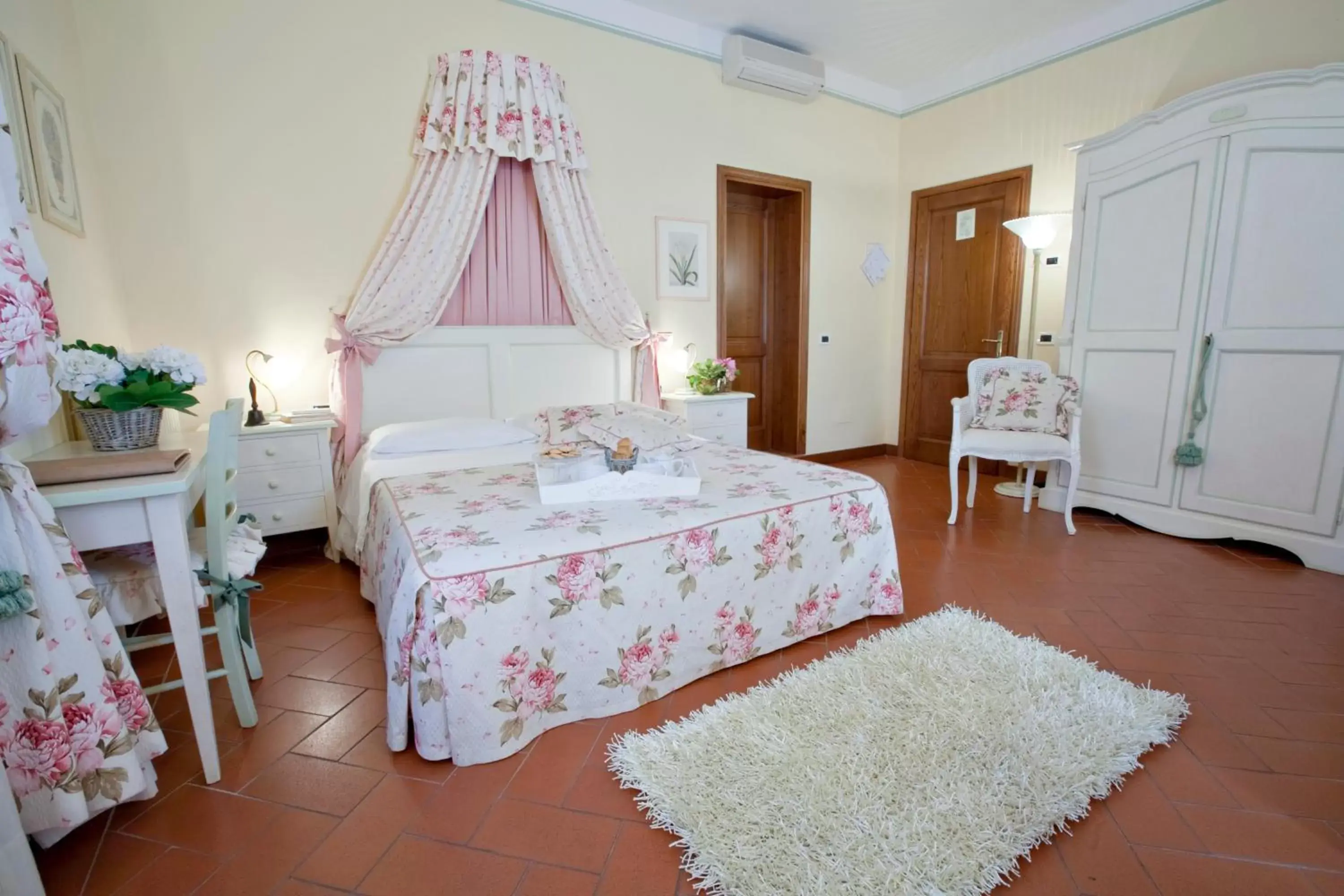 Photo of the whole room, Bed in Tenuta Quadrifoglio