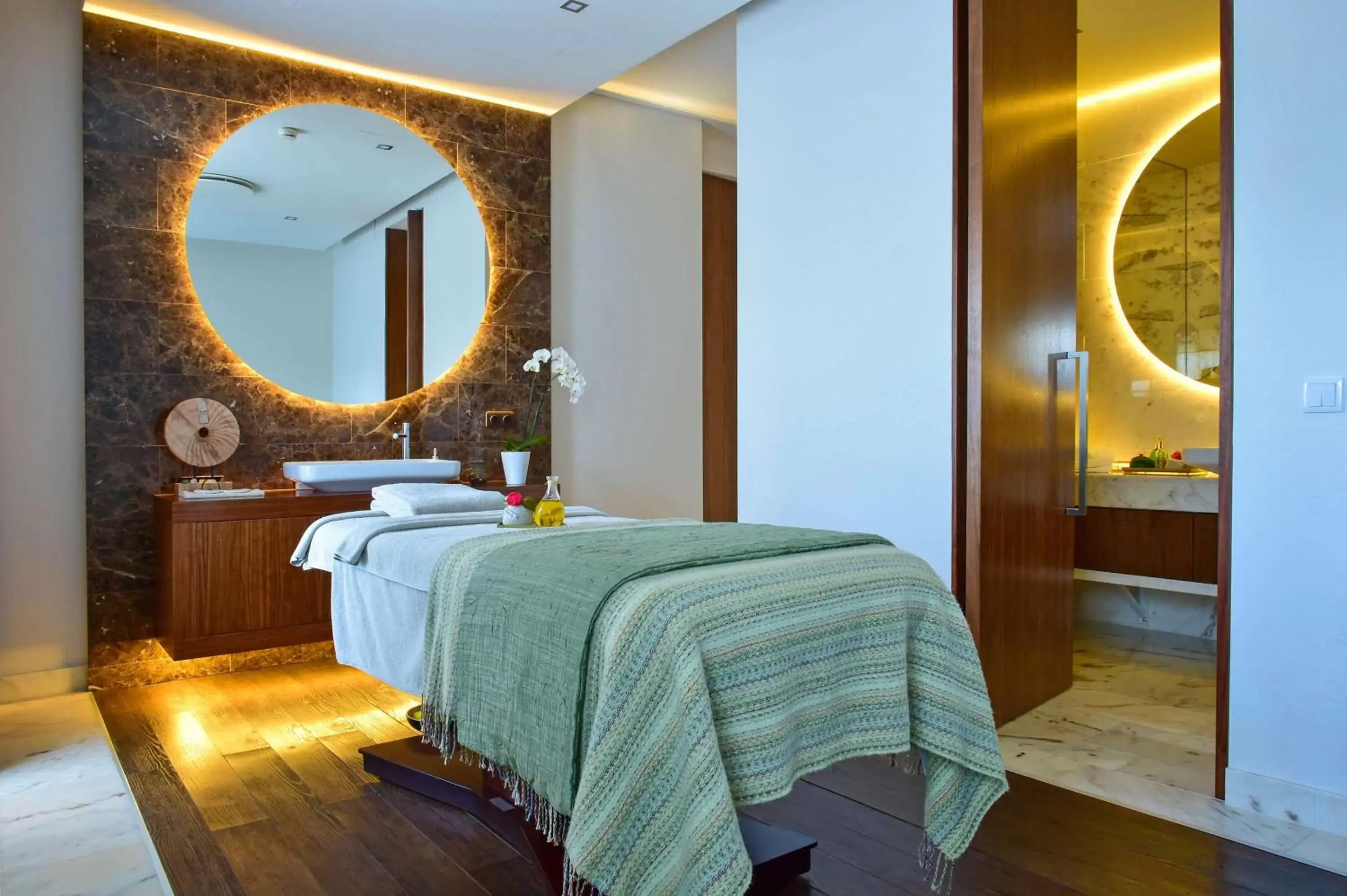 Massage, Bed in Tivoli Palácio de Seteais Sintra Hotel - The Leading Hotels of the World