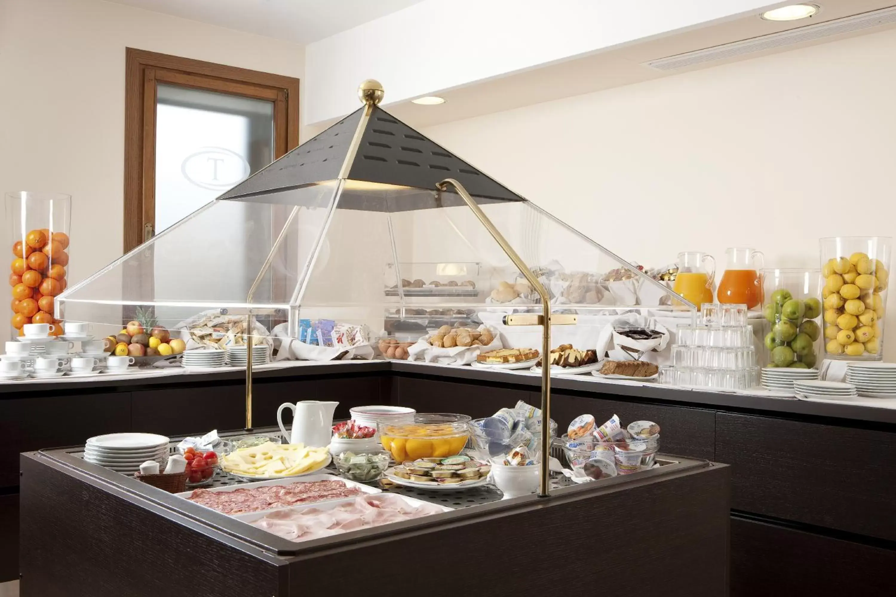 Breakfast, Food in BEST WESTERN Titian Inn Hotel Treviso