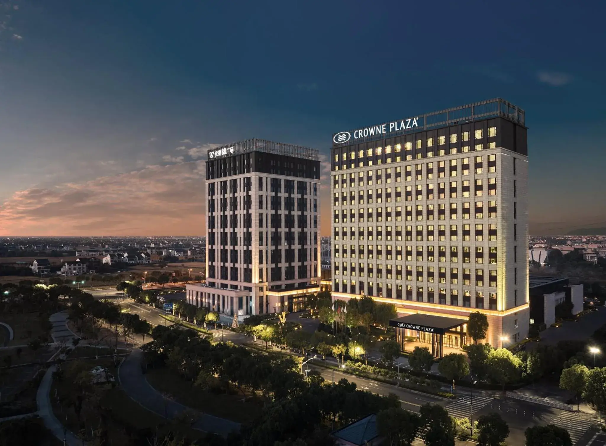 Property building in Crowne Plaza Shanghai Jinshan by IHG Property building in Crowne Plaza Shanghai Jinshan by IHG