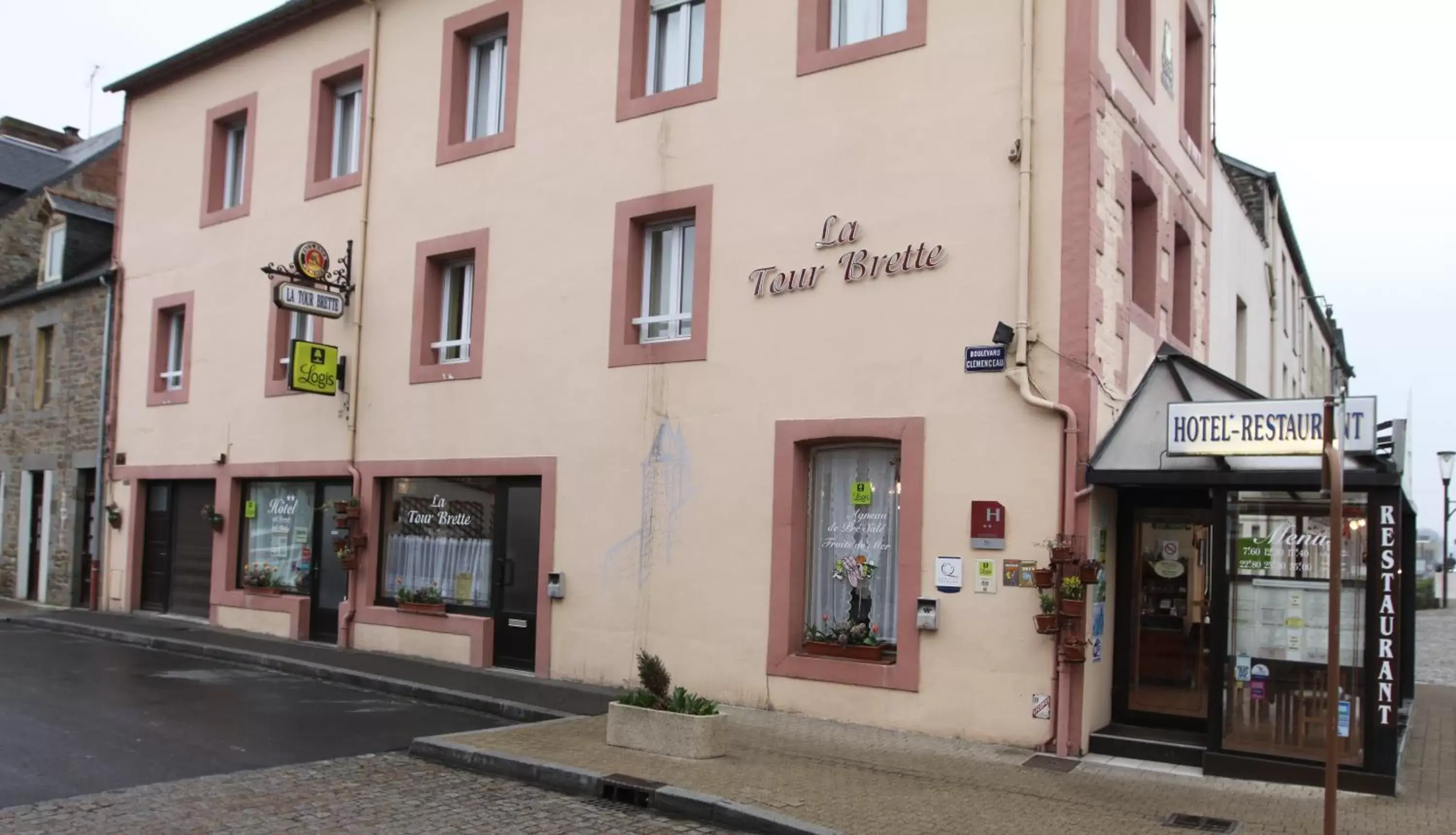 Facade/entrance, Property Building in La Tour Brette