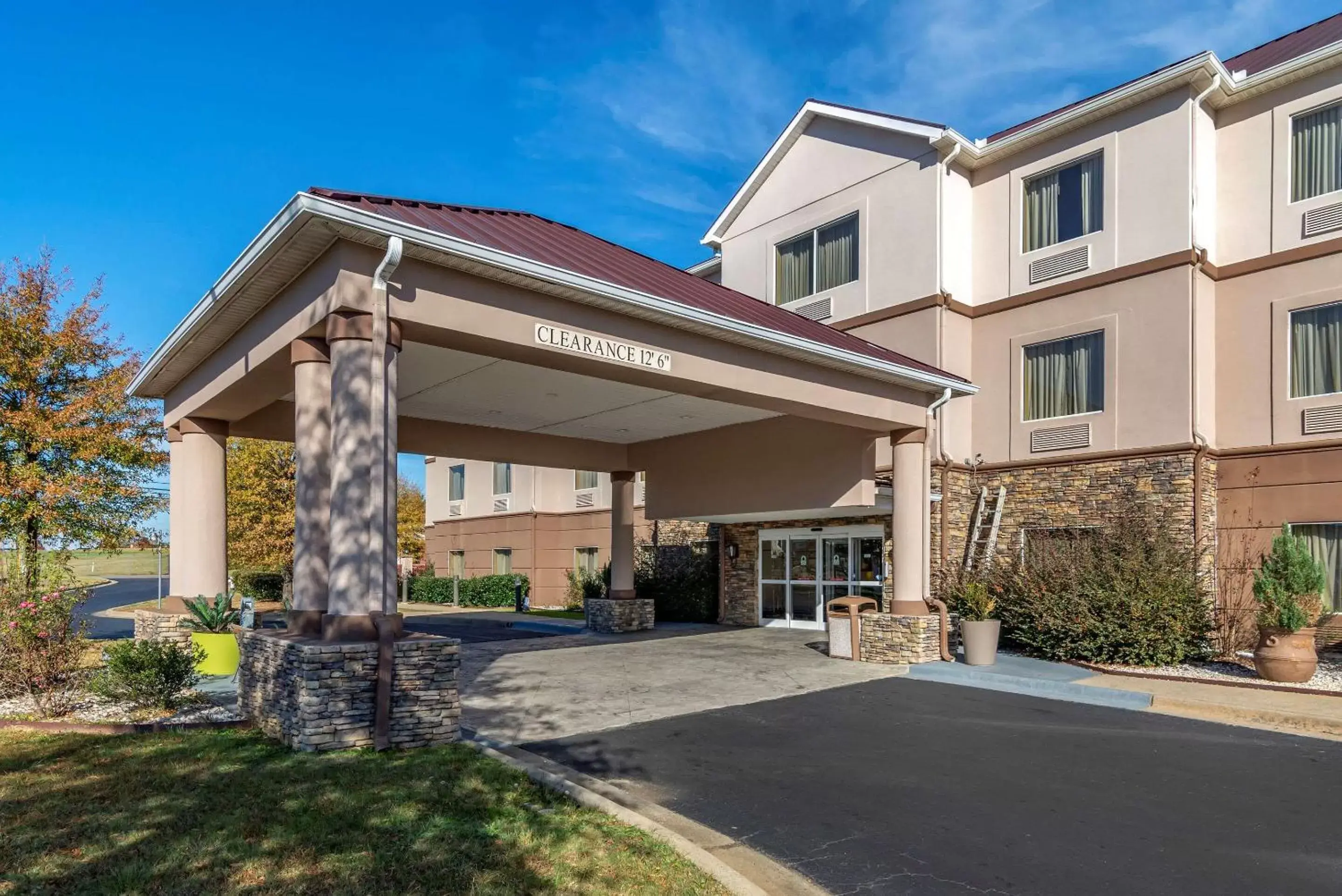 Property Building in Comfort Suites Montgomery East Monticello Dr.