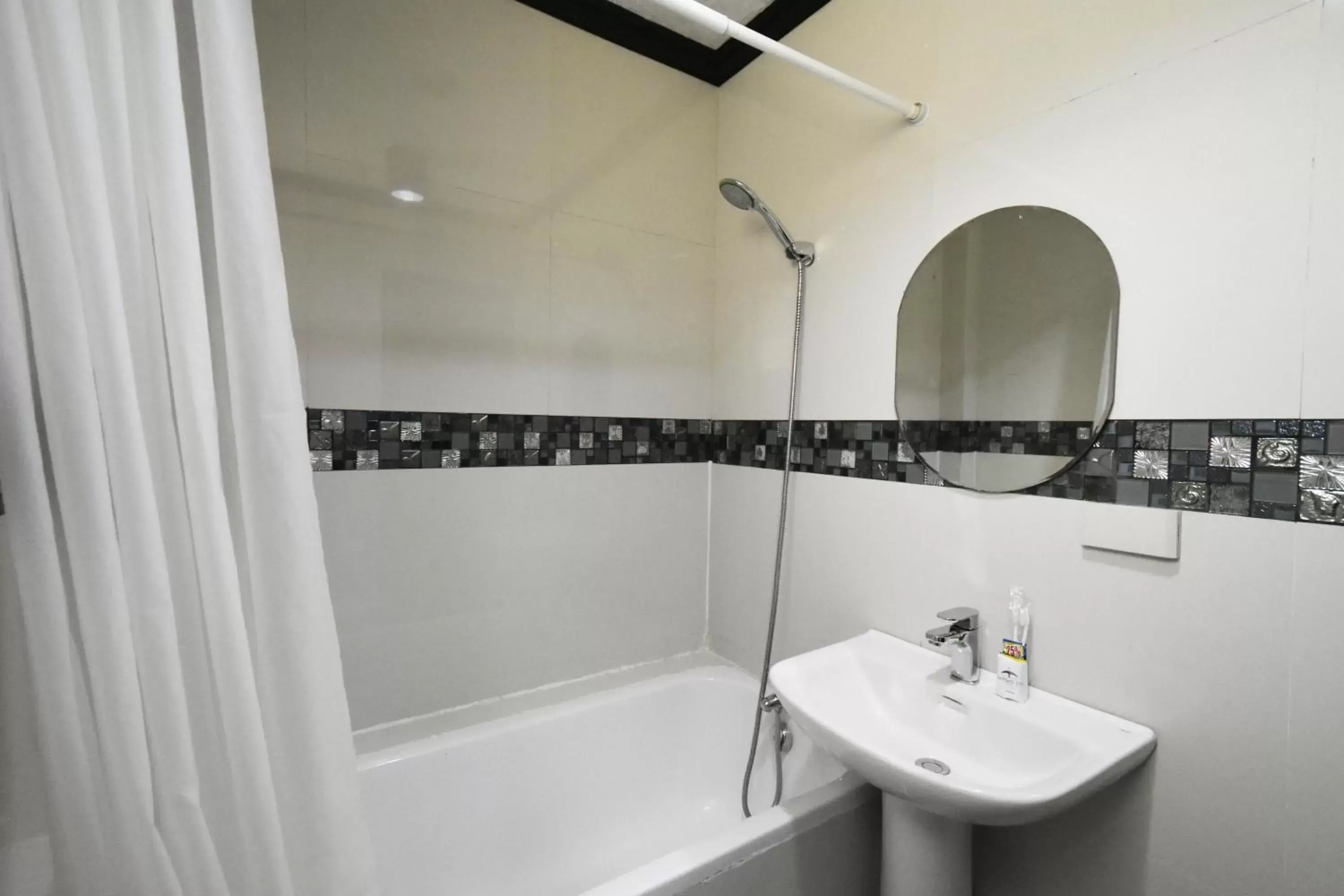 Bathroom in Swiftlets Inn