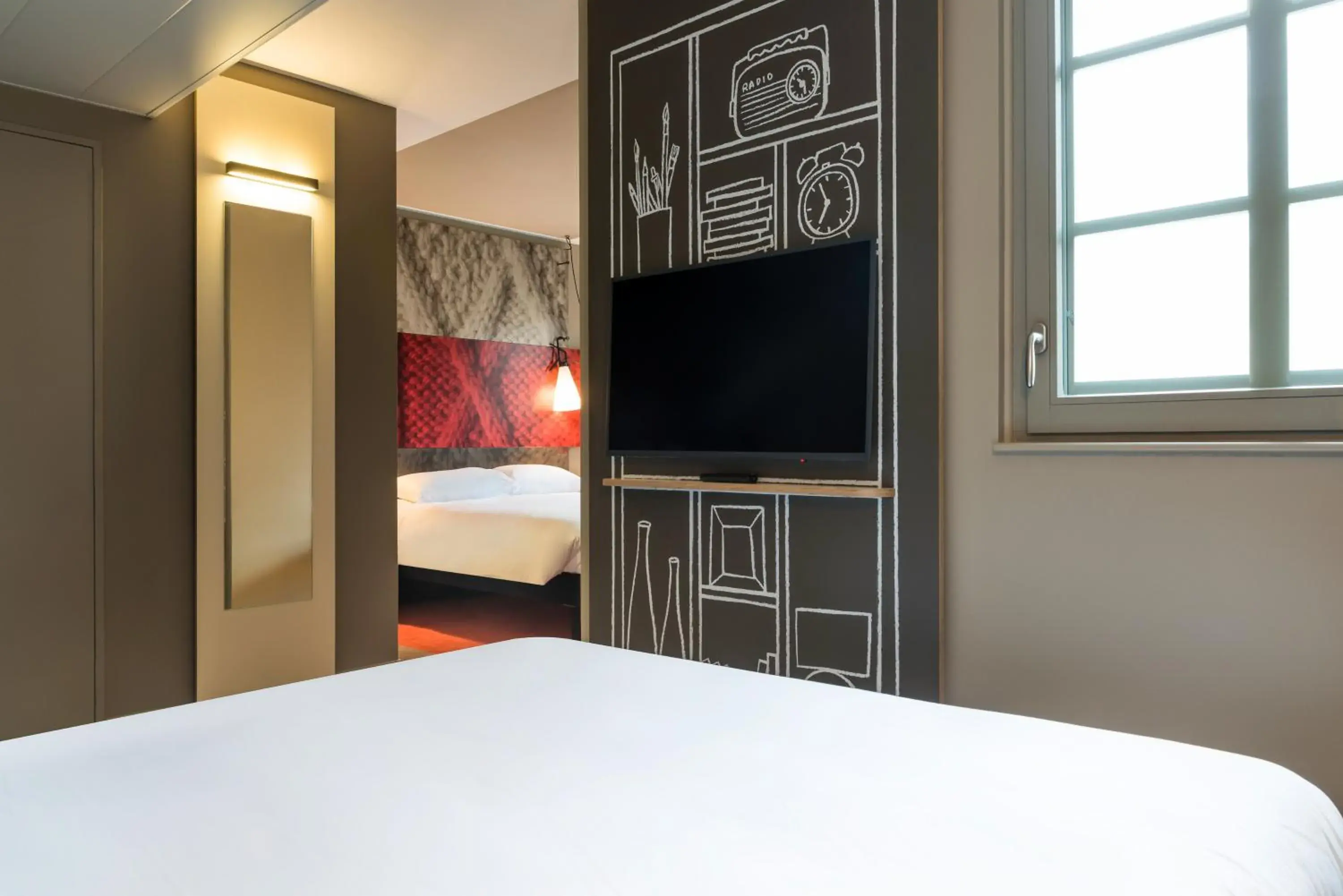 Bedroom, TV/Entertainment Center in ibis Saint Germain en Laye Centre