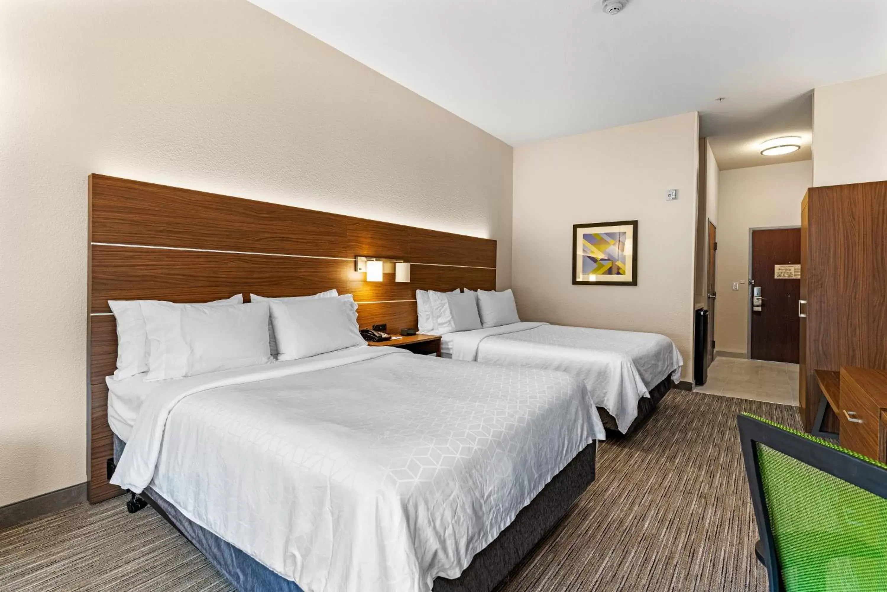 Photo of the whole room, Bed in Holiday Inn Express & Suites Van Buren-Fort Smith Area, an IHG Hotel