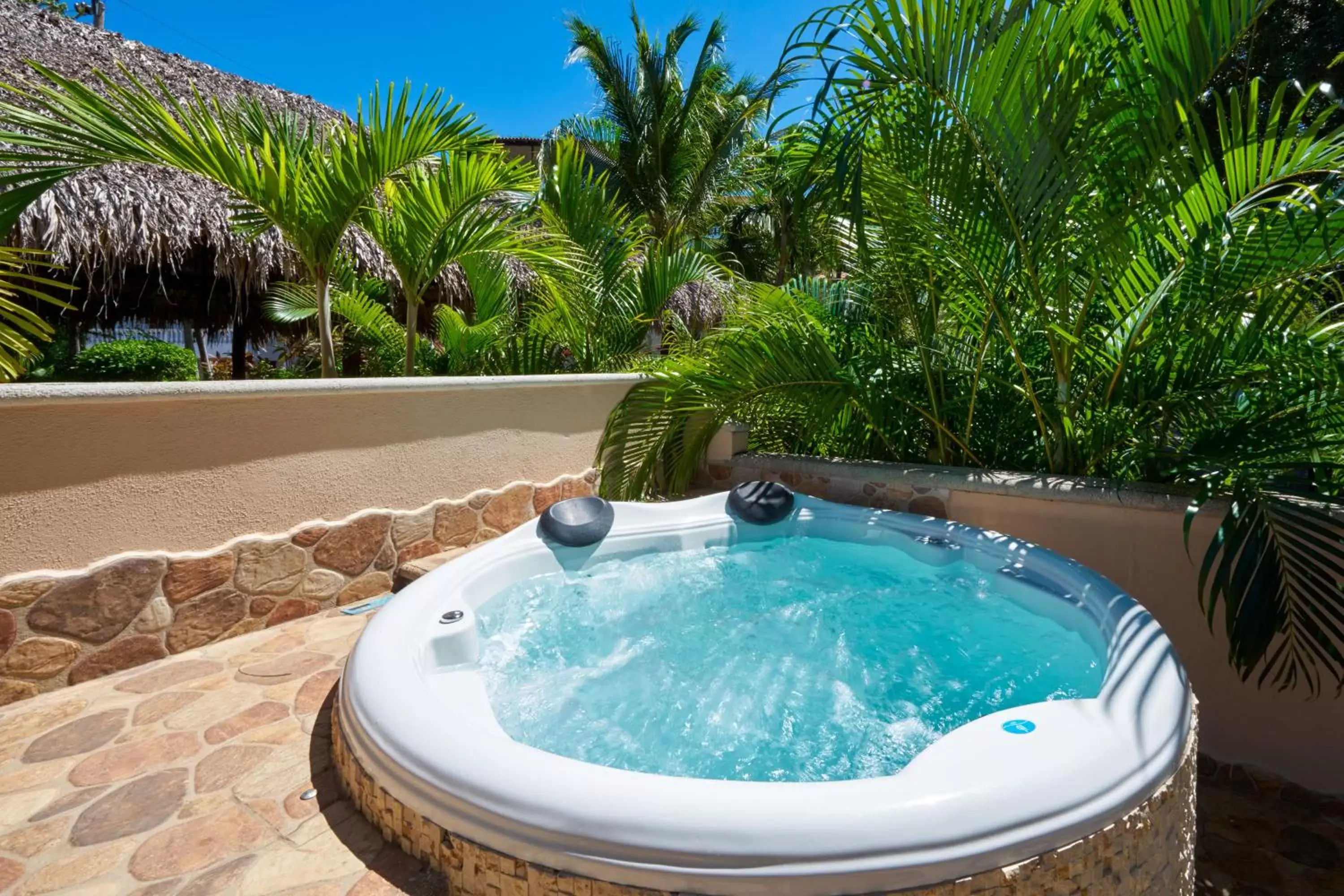 Balcony/Terrace, Swimming Pool in Jardin del Eden Boutique Hotel