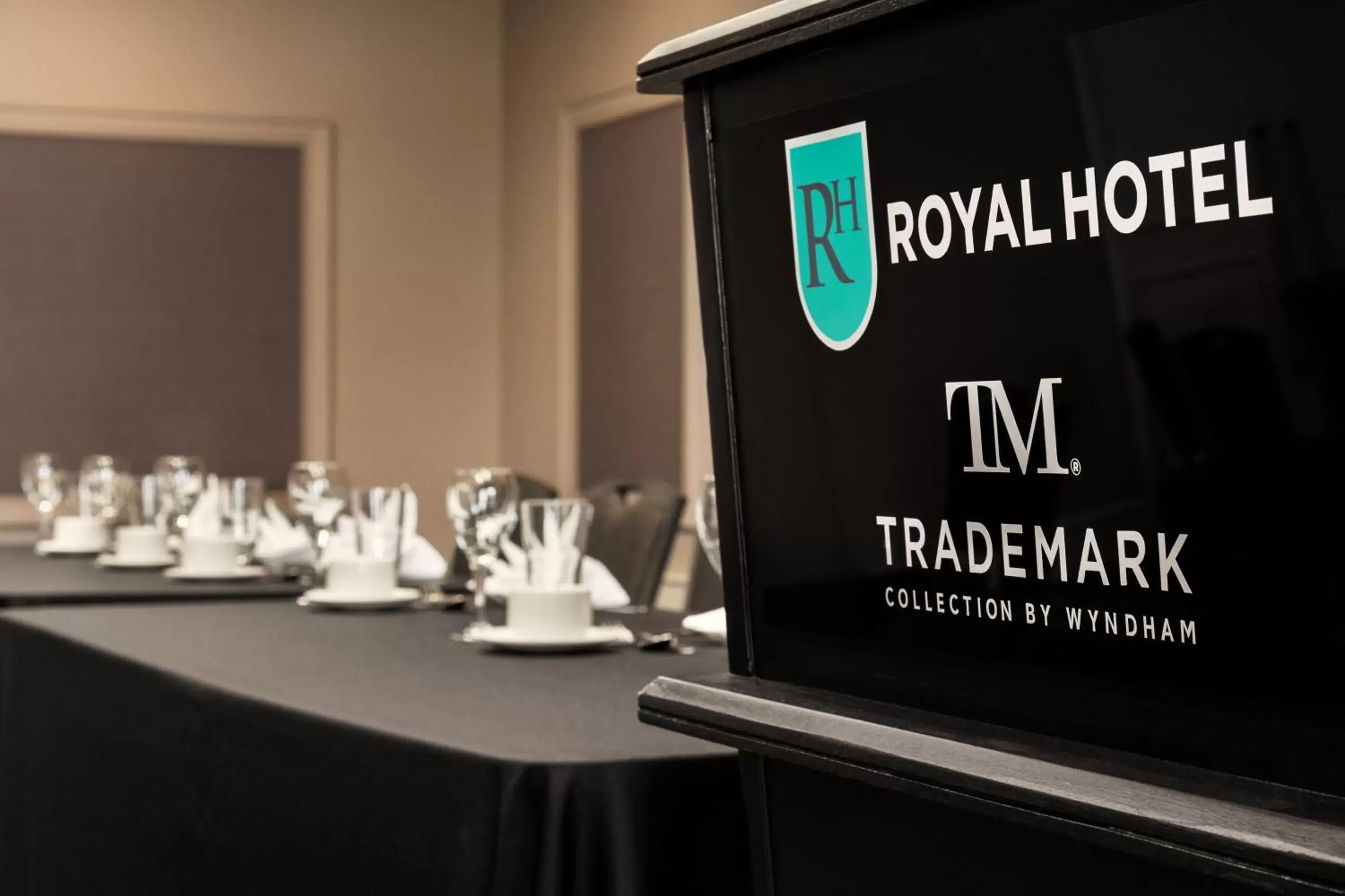 Meeting/conference room in Royal Hotel Edmonton Airport Trademark Collection By Wyndham