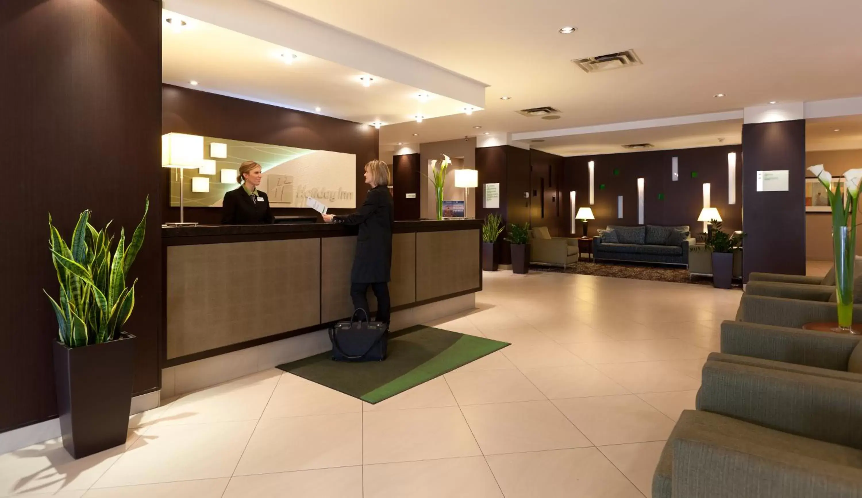 Property building, Lobby/Reception in Holiday Inn Laval Montreal, an IHG Hotel