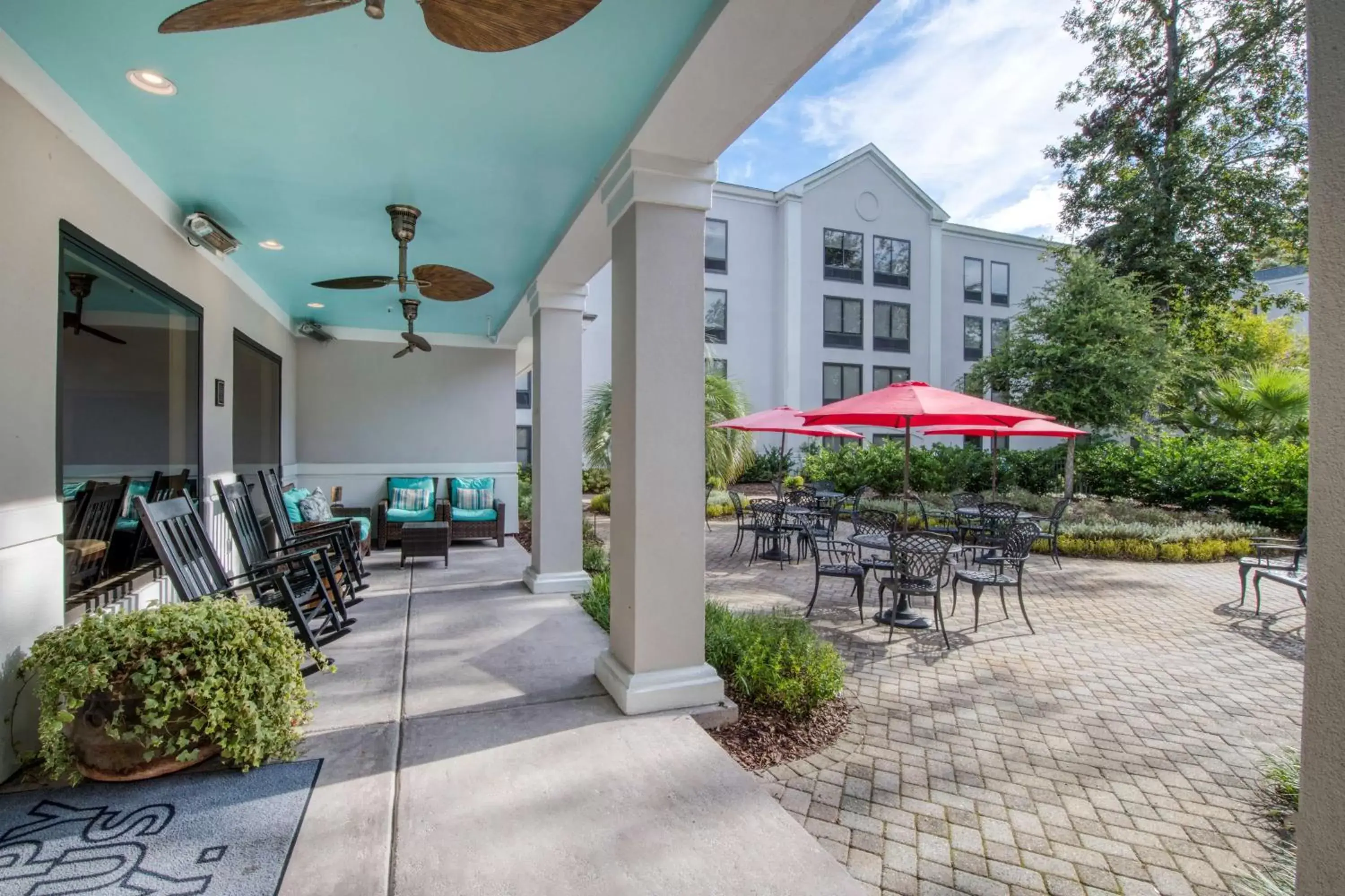 Patio in Hampton Inn & Suites Wilmington/Wrightsville Beach