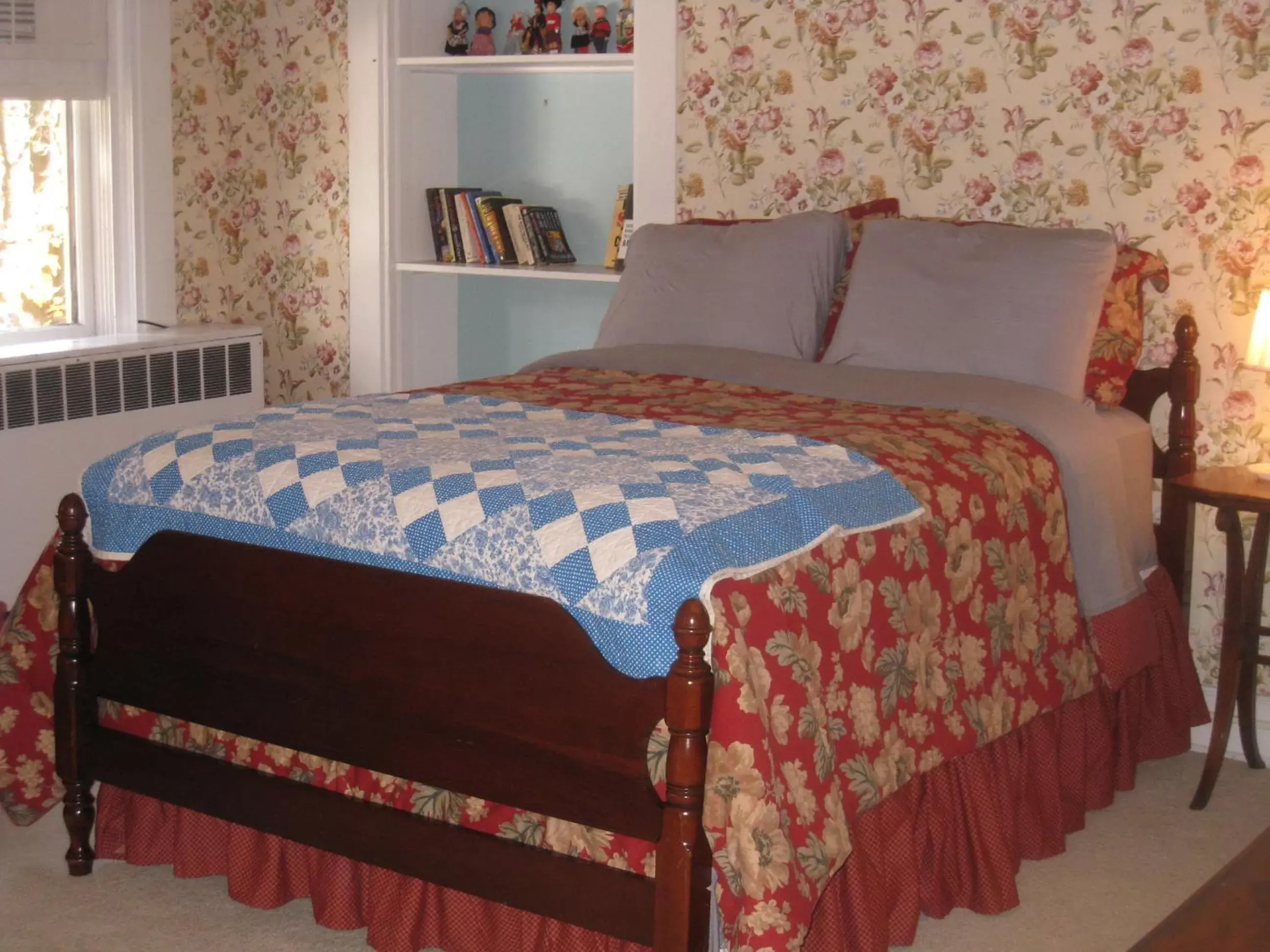 Photo of the whole room, Bed in Allegheny Street Bed & Breakfast