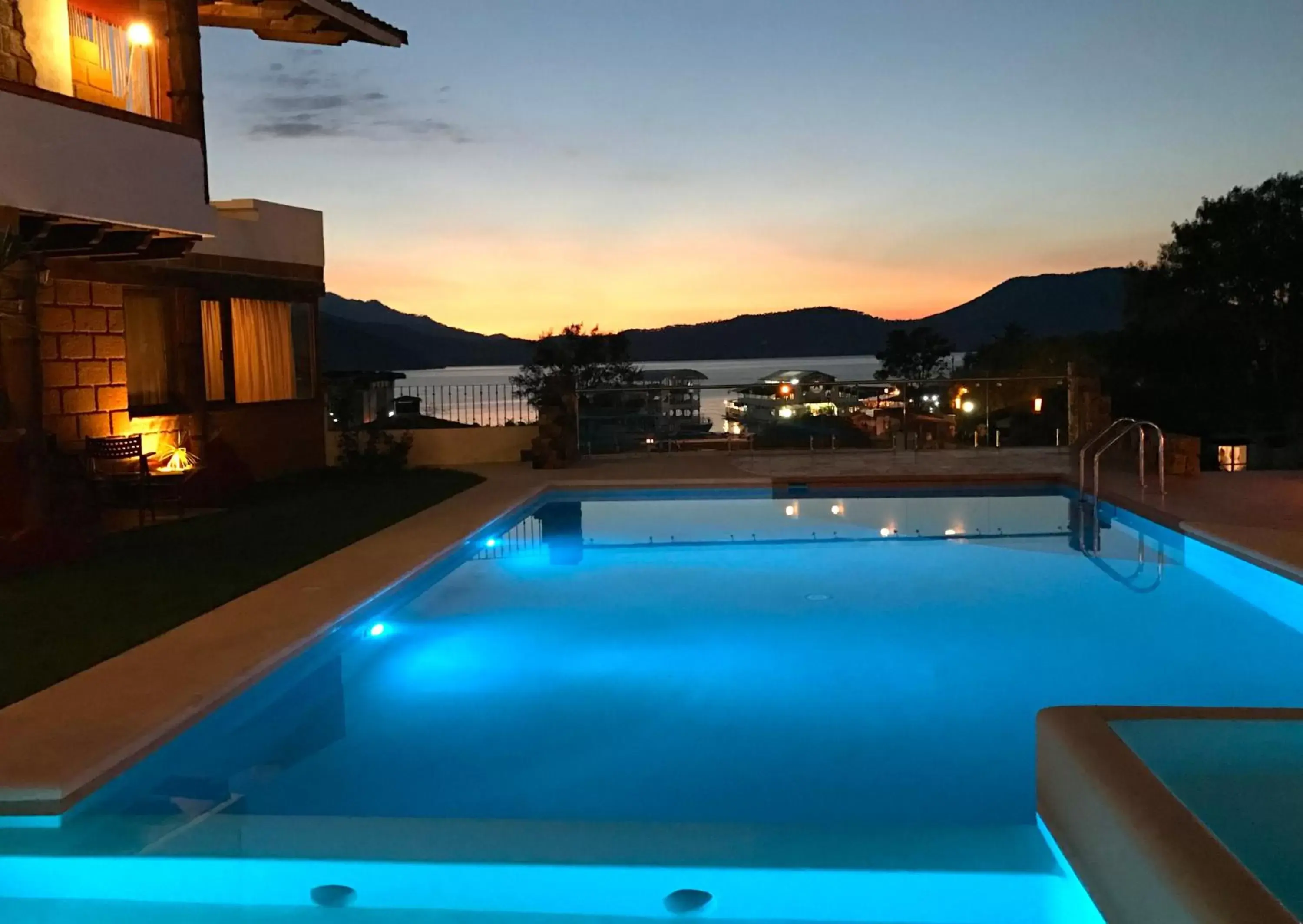 Swimming Pool in Hotel puesta del sol