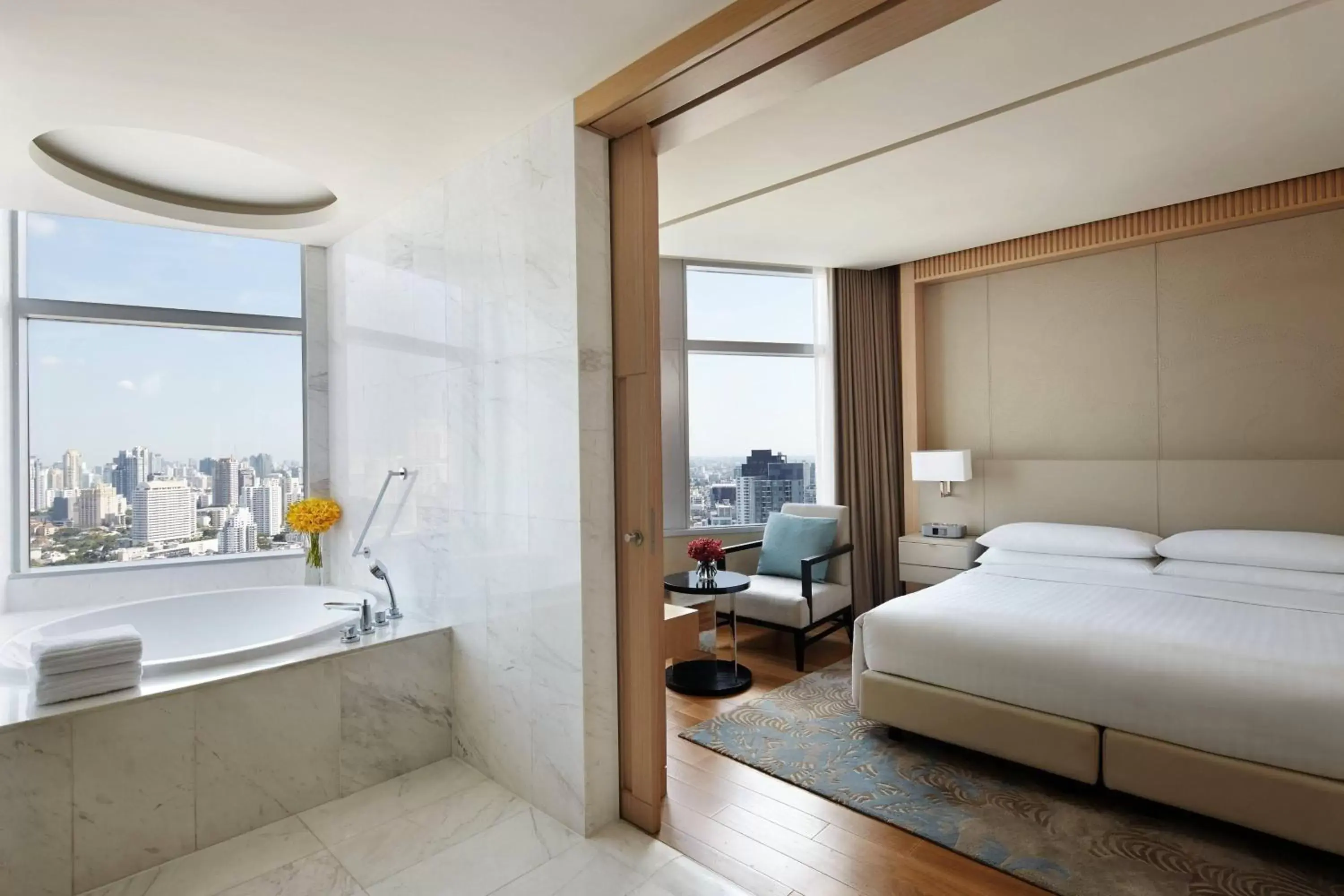 Bedroom, Bathroom in Bangkok Marriott Hotel Sukhumvit
