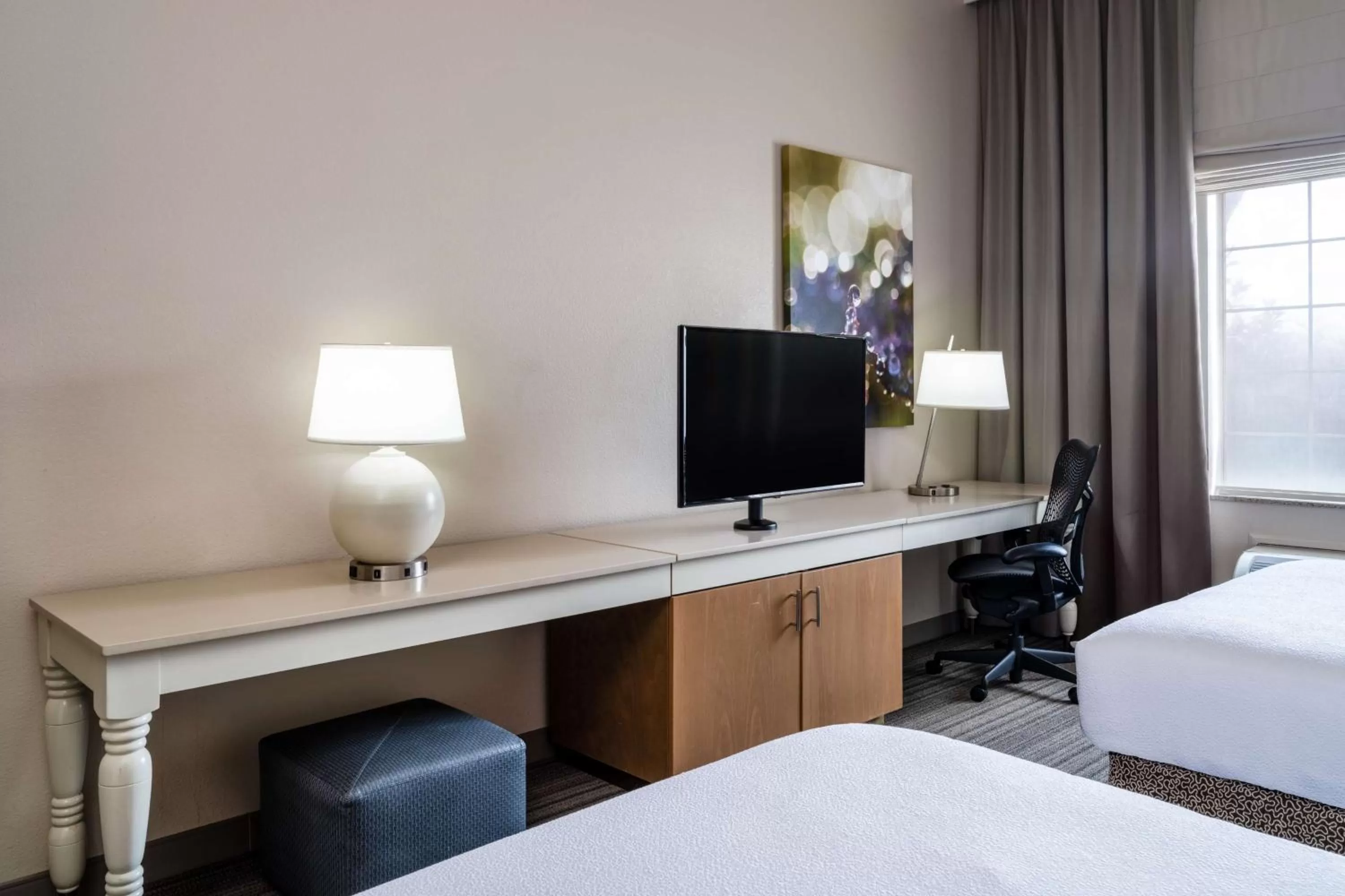 Bedroom, Bed in Hilton Garden Inn Bakersfield