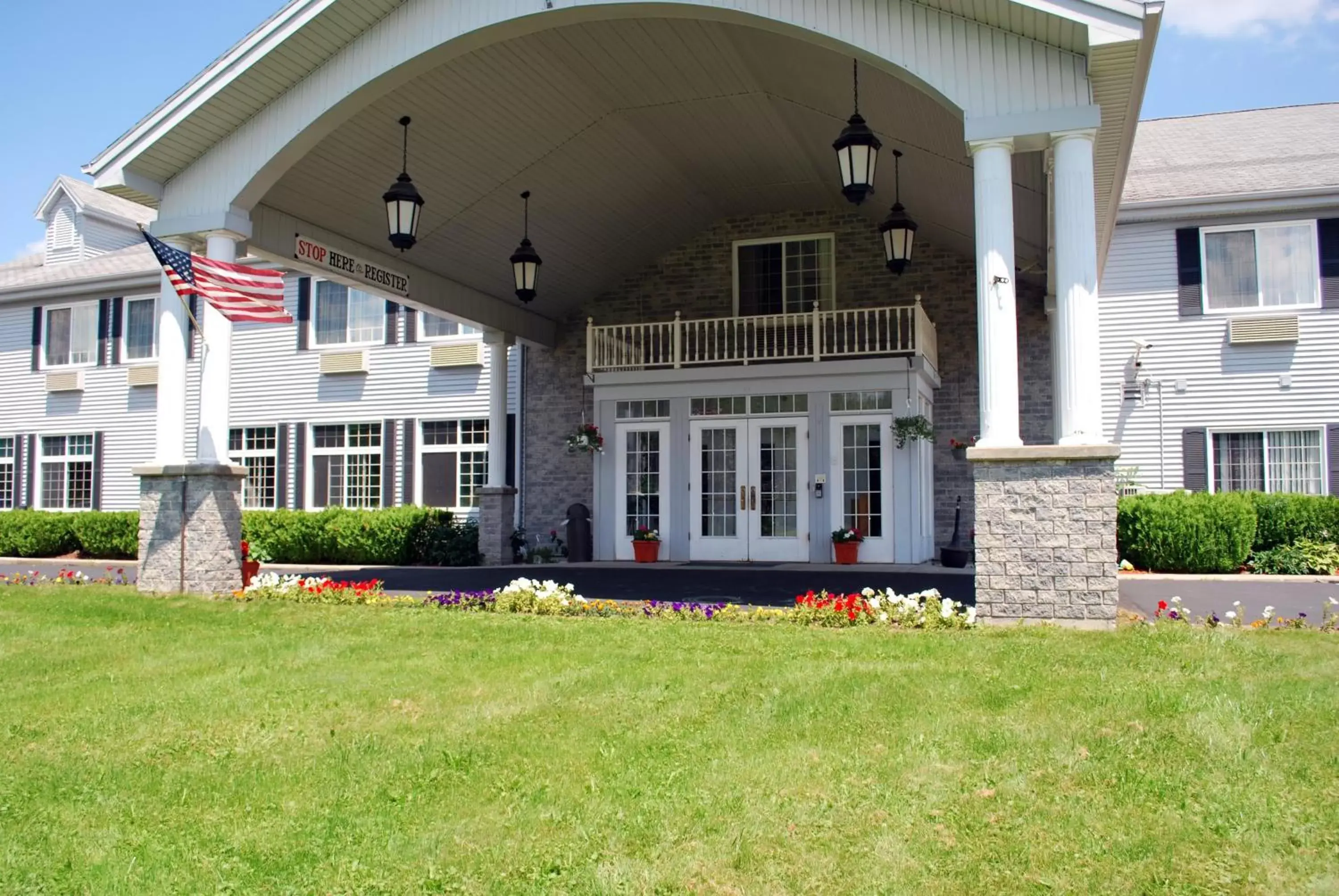 Facade/entrance, Property Building in Cabot Inn & Suites