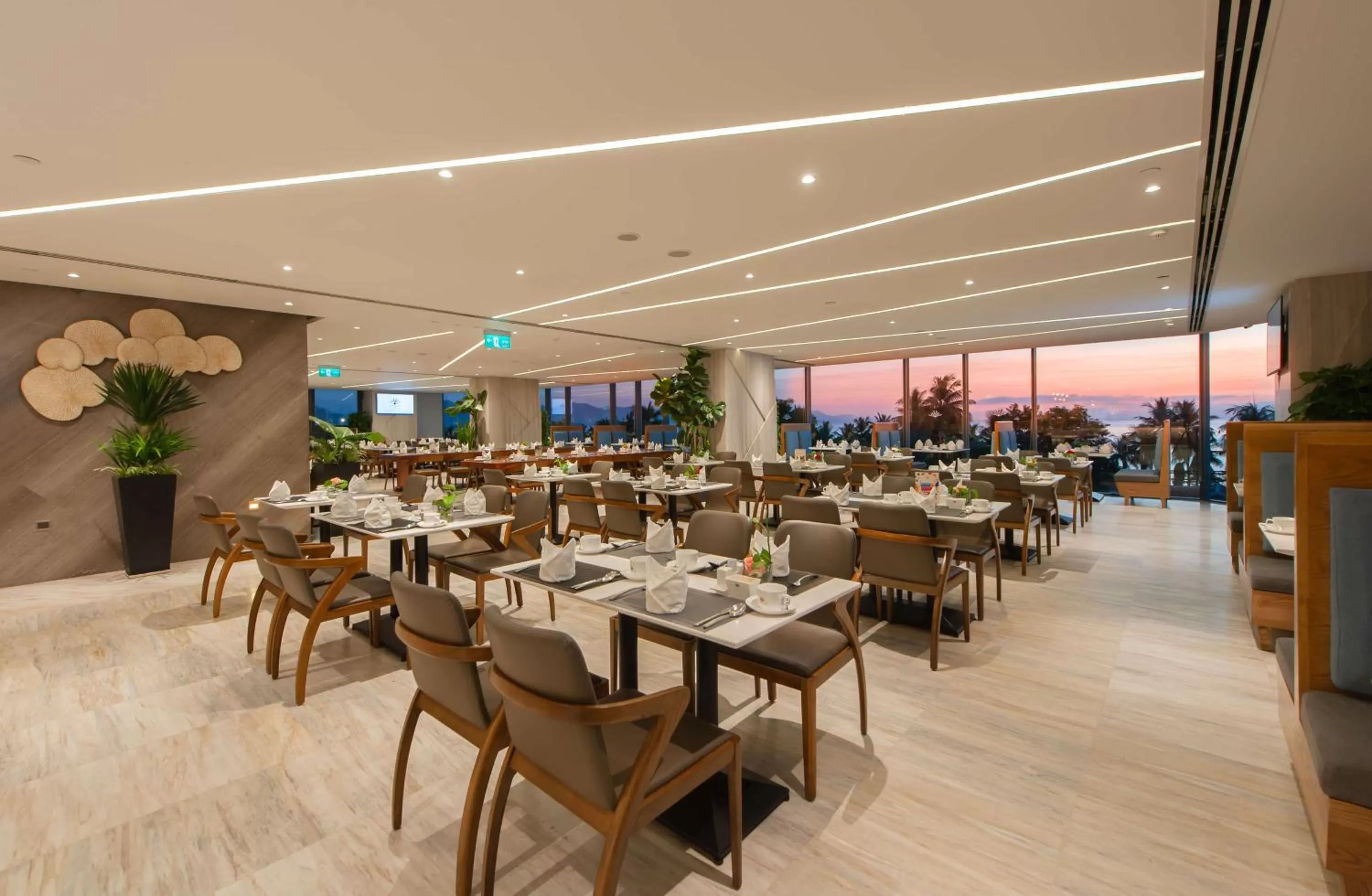 Restaurant/places to eat in Queen Ann Nha Trang Hotel