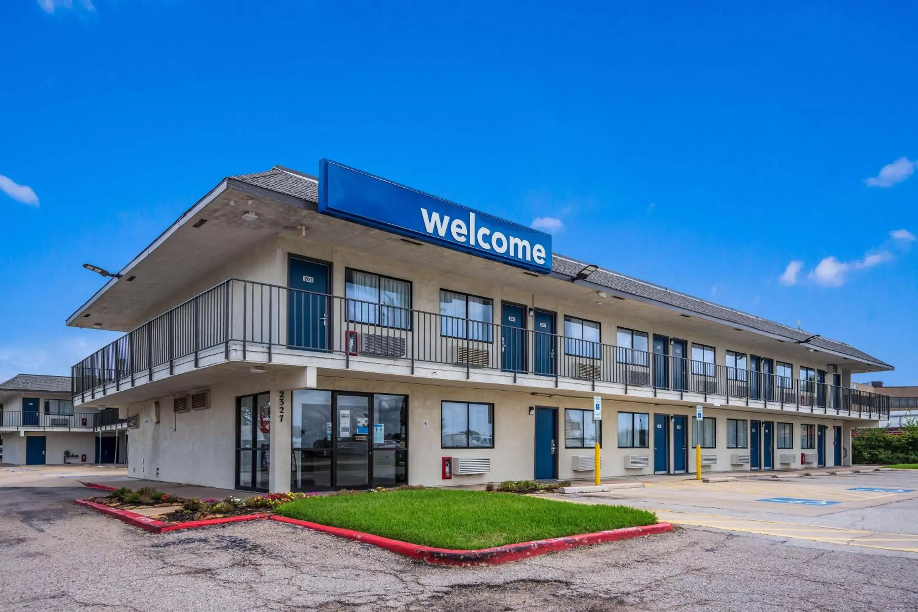 Property building in Motel 6-College Station, TX - Bryan Property building in Motel 6-College Station, TX - Bryan