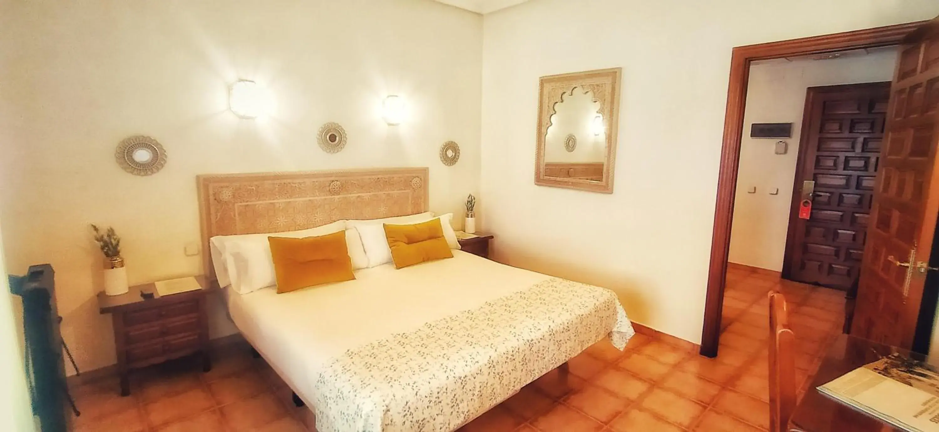 Photo of the whole room, Bed in Princesa Galiana
