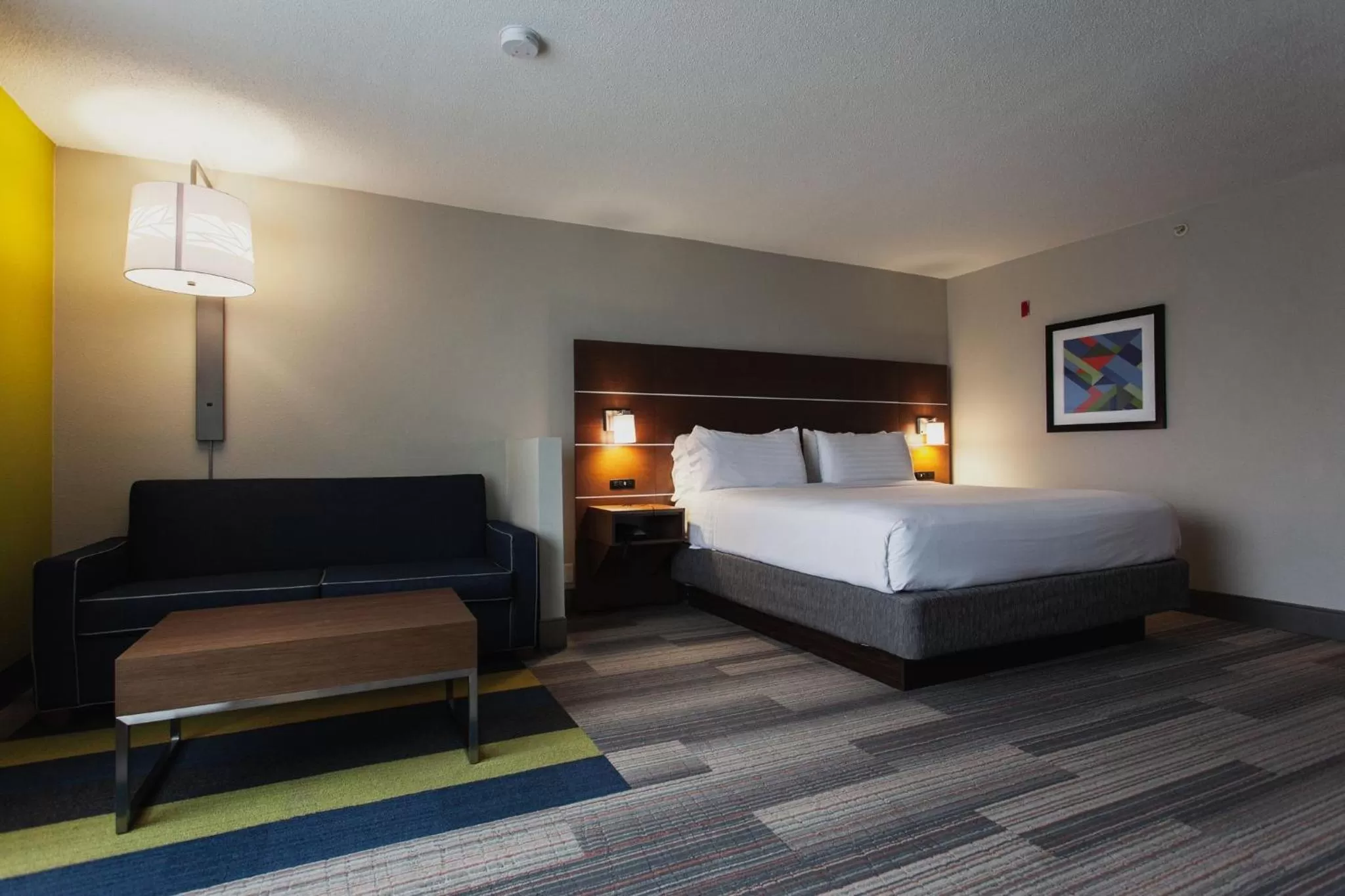 Photo of the whole room, Bed in Holiday Inn Express & Suites Atlanta Perimeter Mall Hotel by IHG