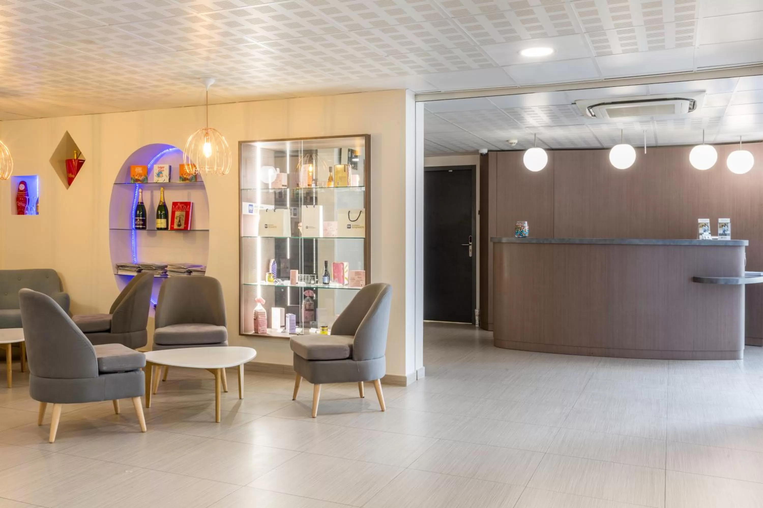 Lobby or reception in Sure Hotel by Best Western Reims Nord