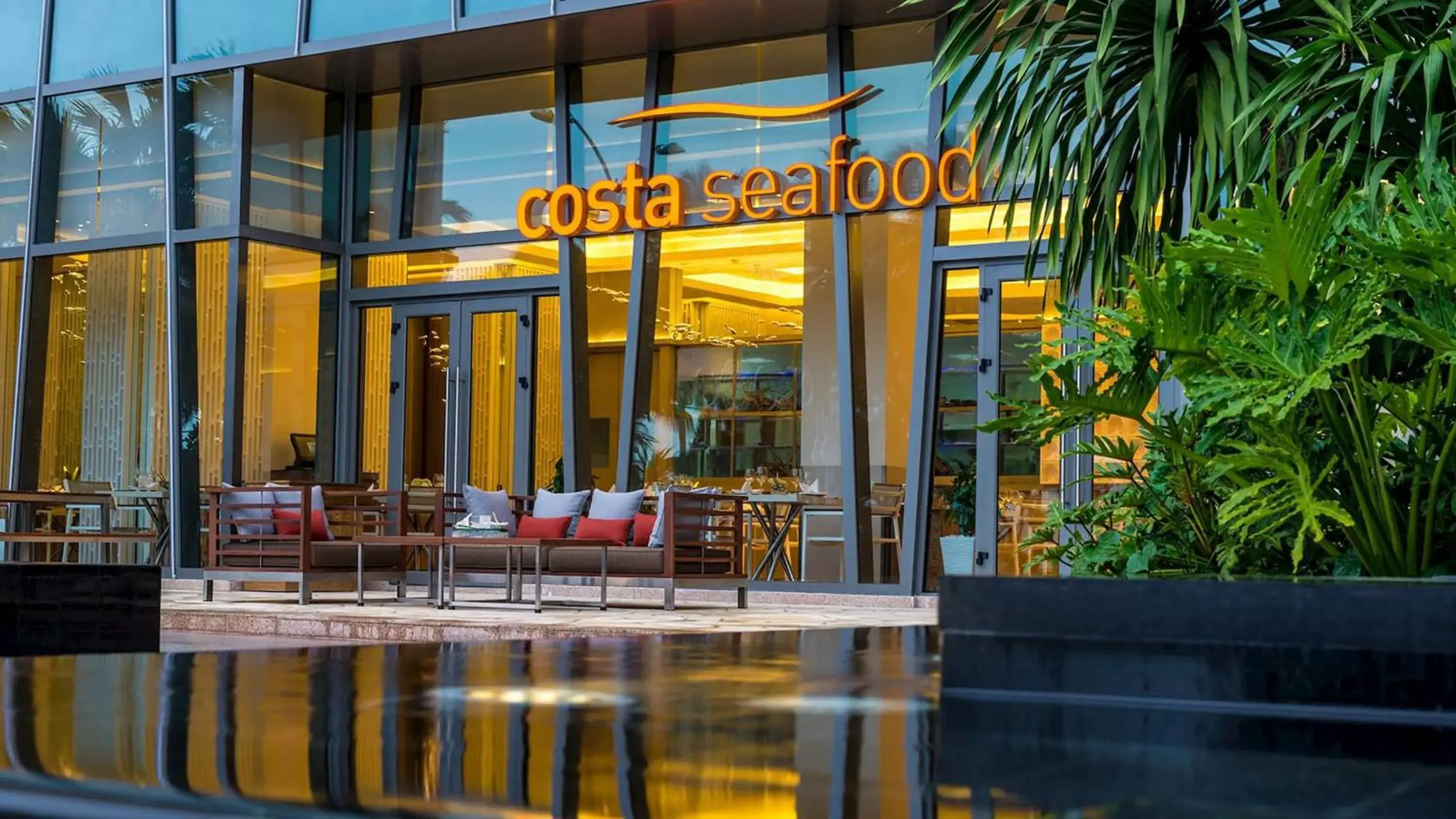 Restaurant/places to eat in Costa Executive Residences