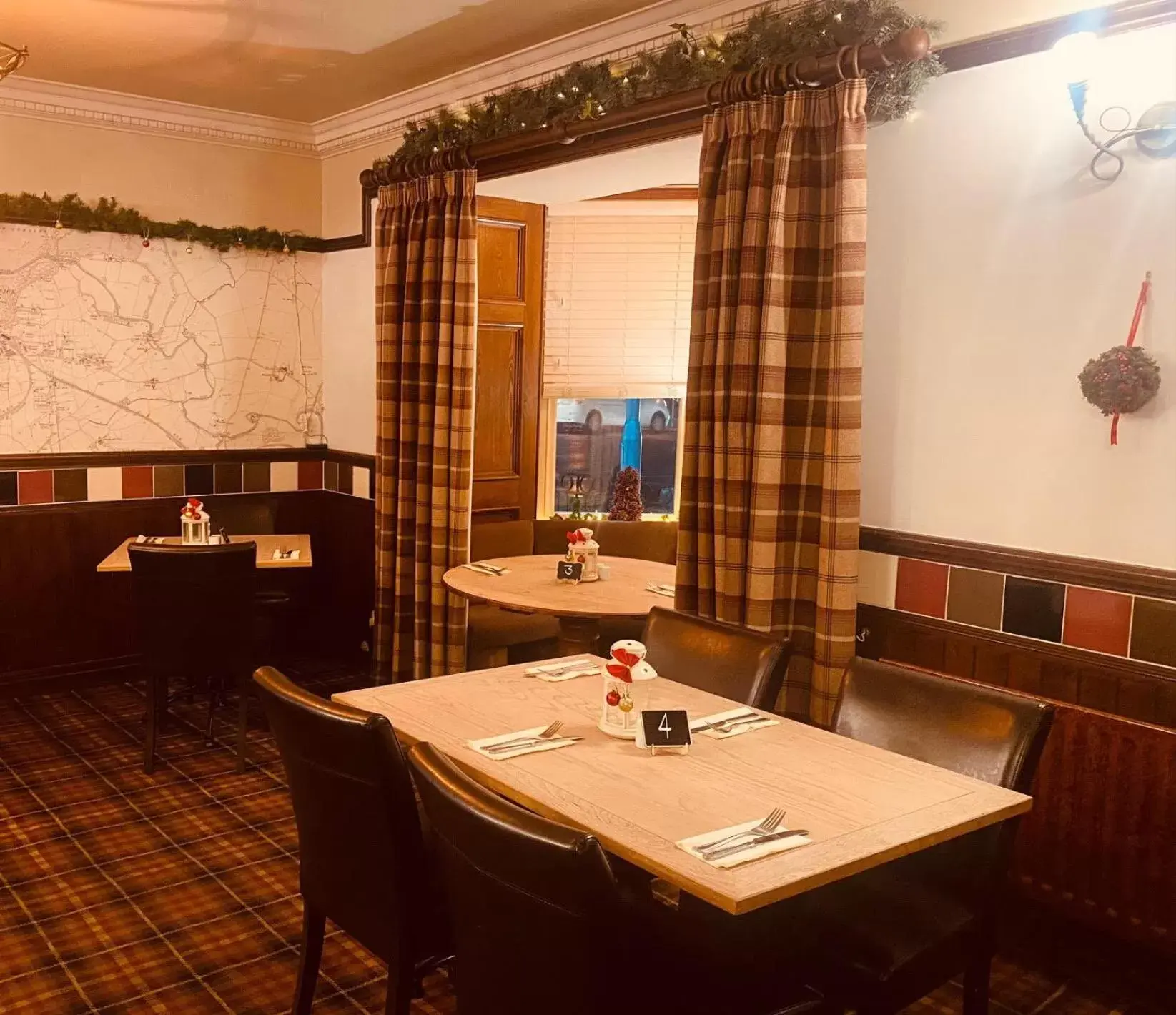 Dining area, Restaurant/Places to Eat in The Oaks Hotel