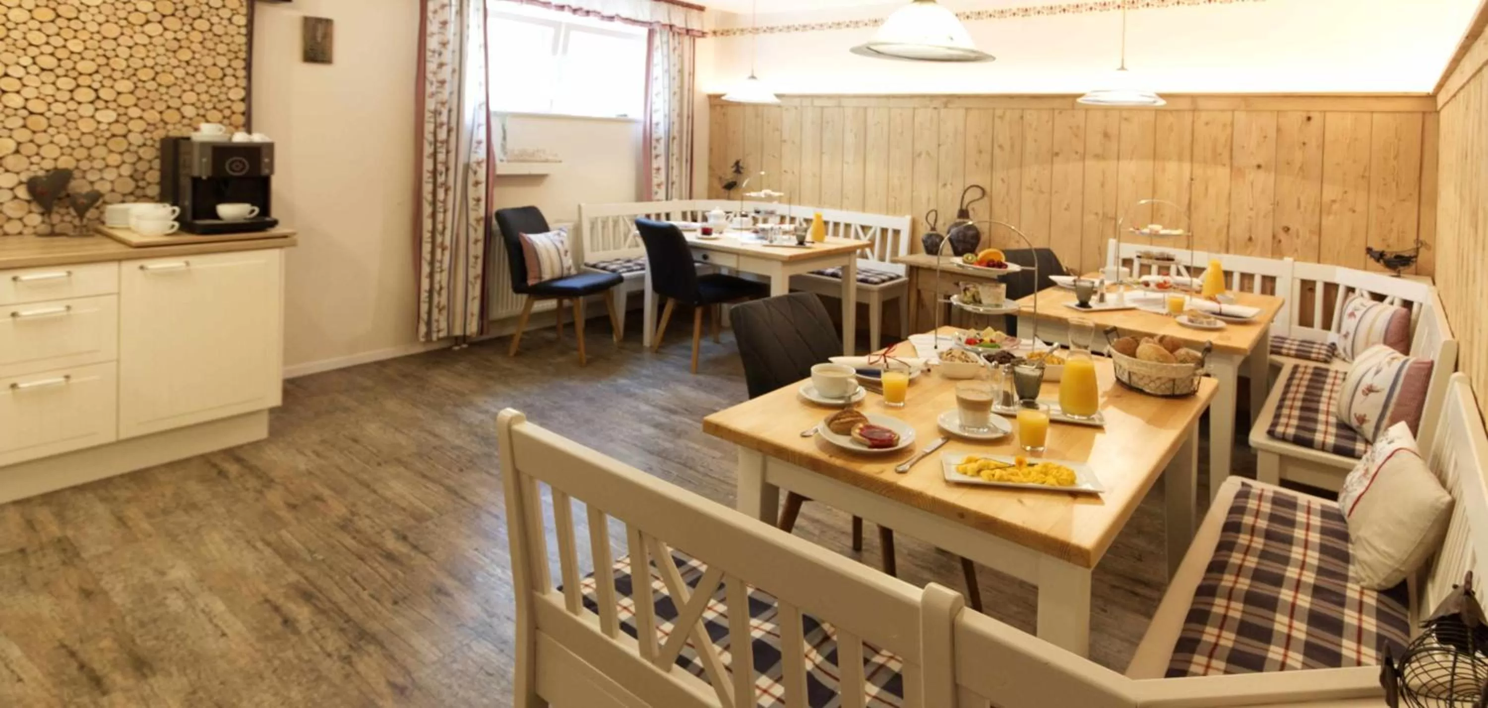 Breakfast in Gästehaus Zehmerhof bei Erding