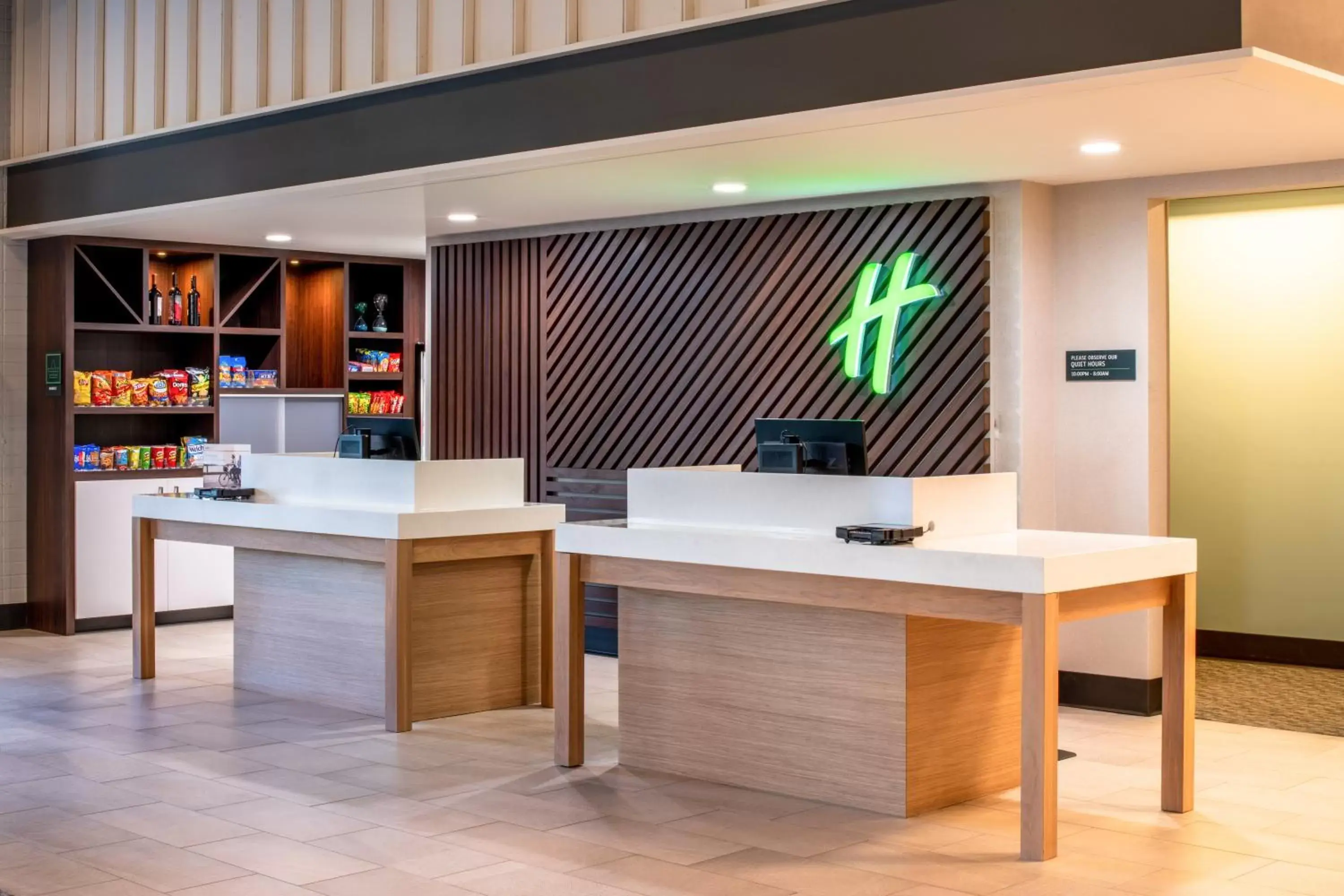 Property building, Lobby/Reception in Holiday Inn Richland on the River, an IHG Hotel