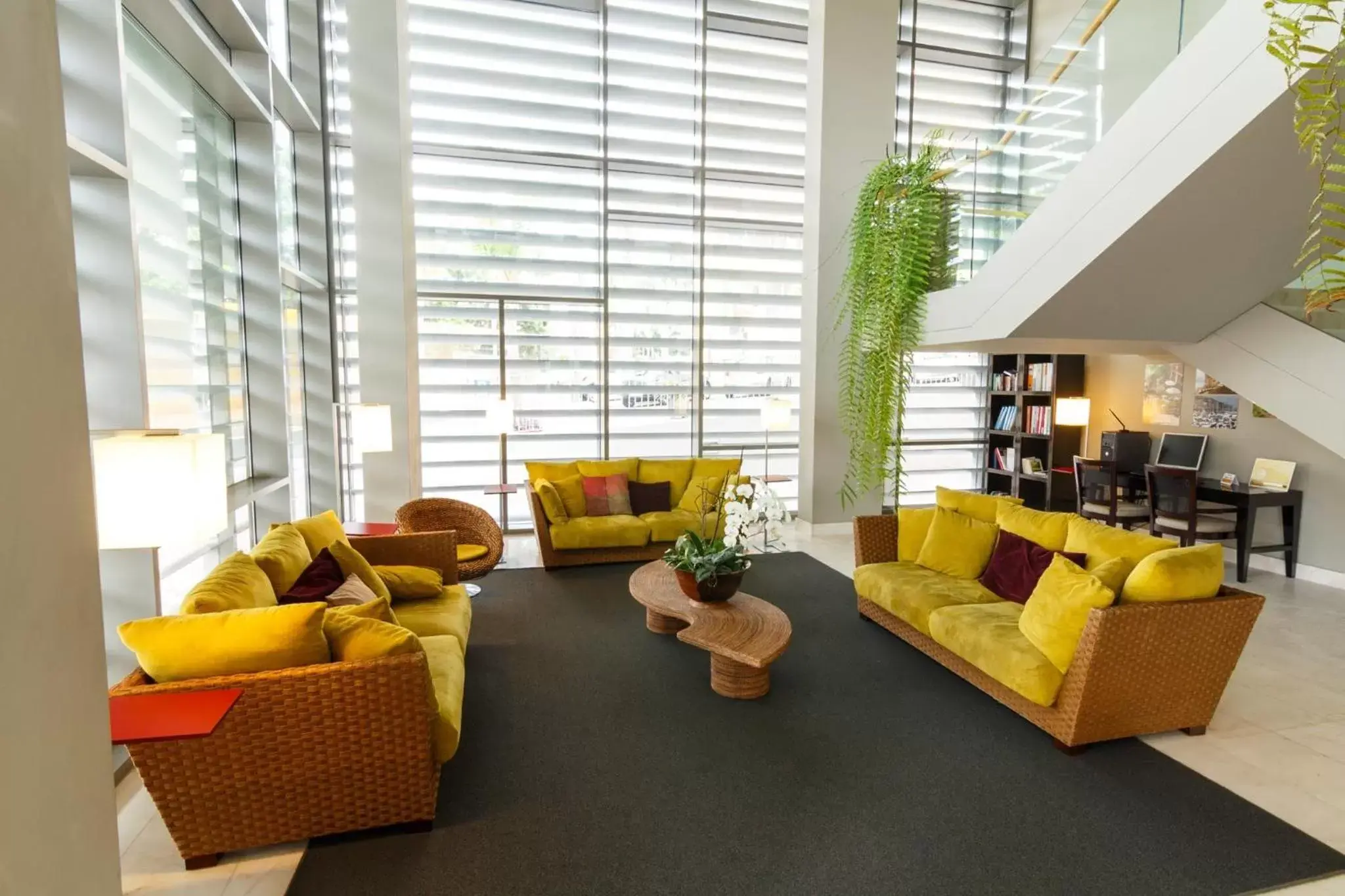 Communal lounge/ TV room, Seating Area in Golden Residence Hotel