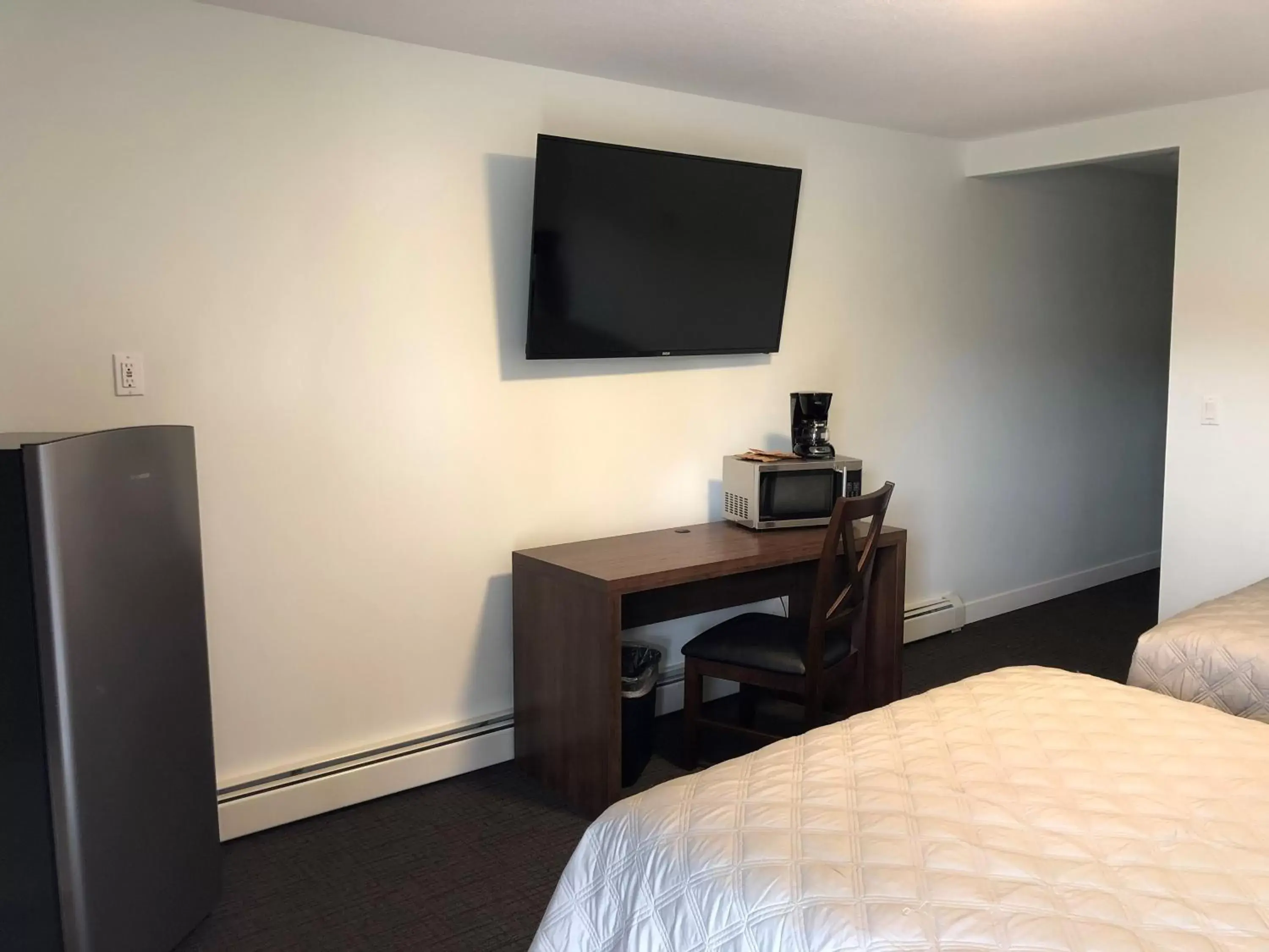 TV/Entertainment Center in Onoway Inn and Suites