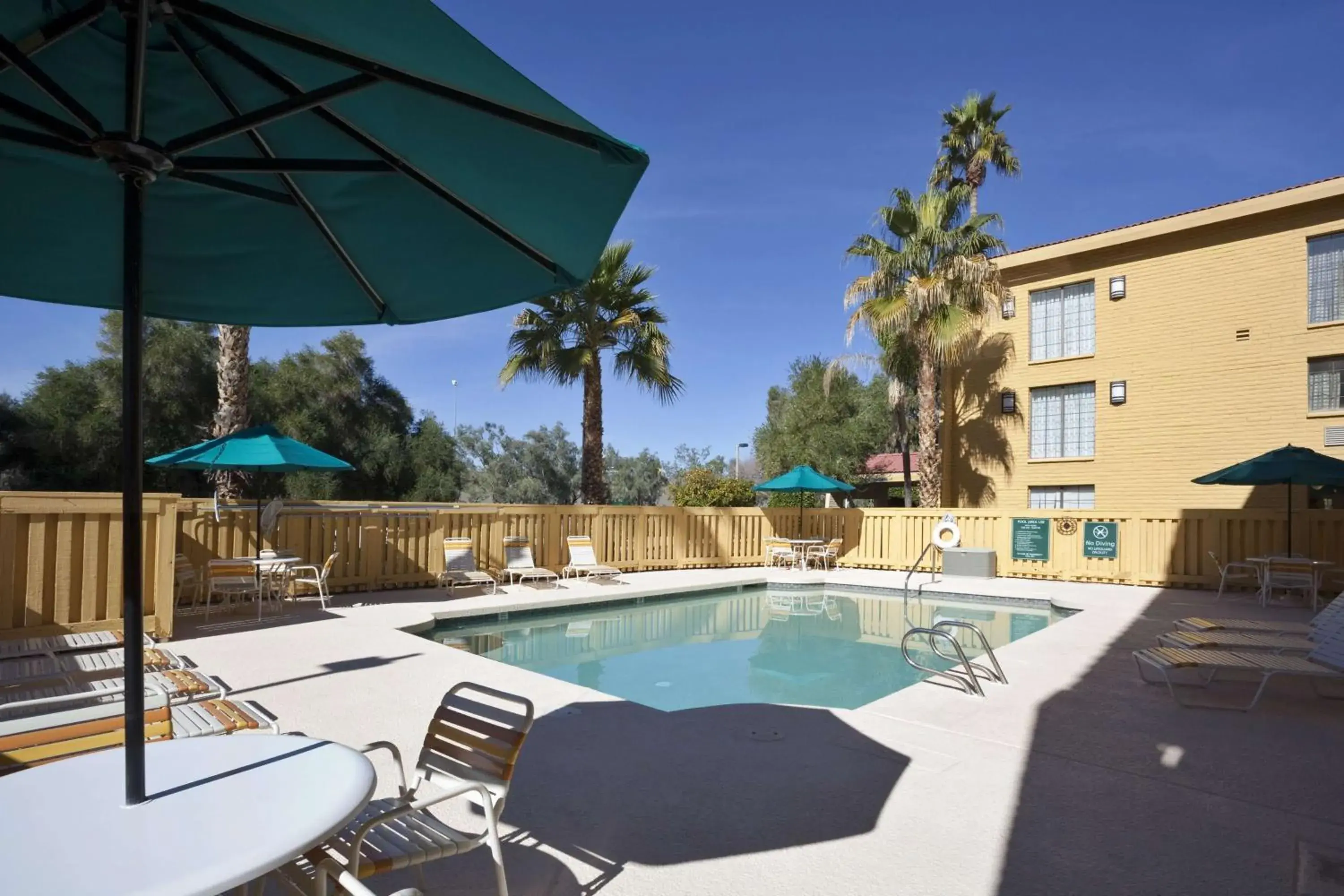 On site, Swimming Pool in La Quinta Inn by Wyndham Phoenix Sky Harbor Airport