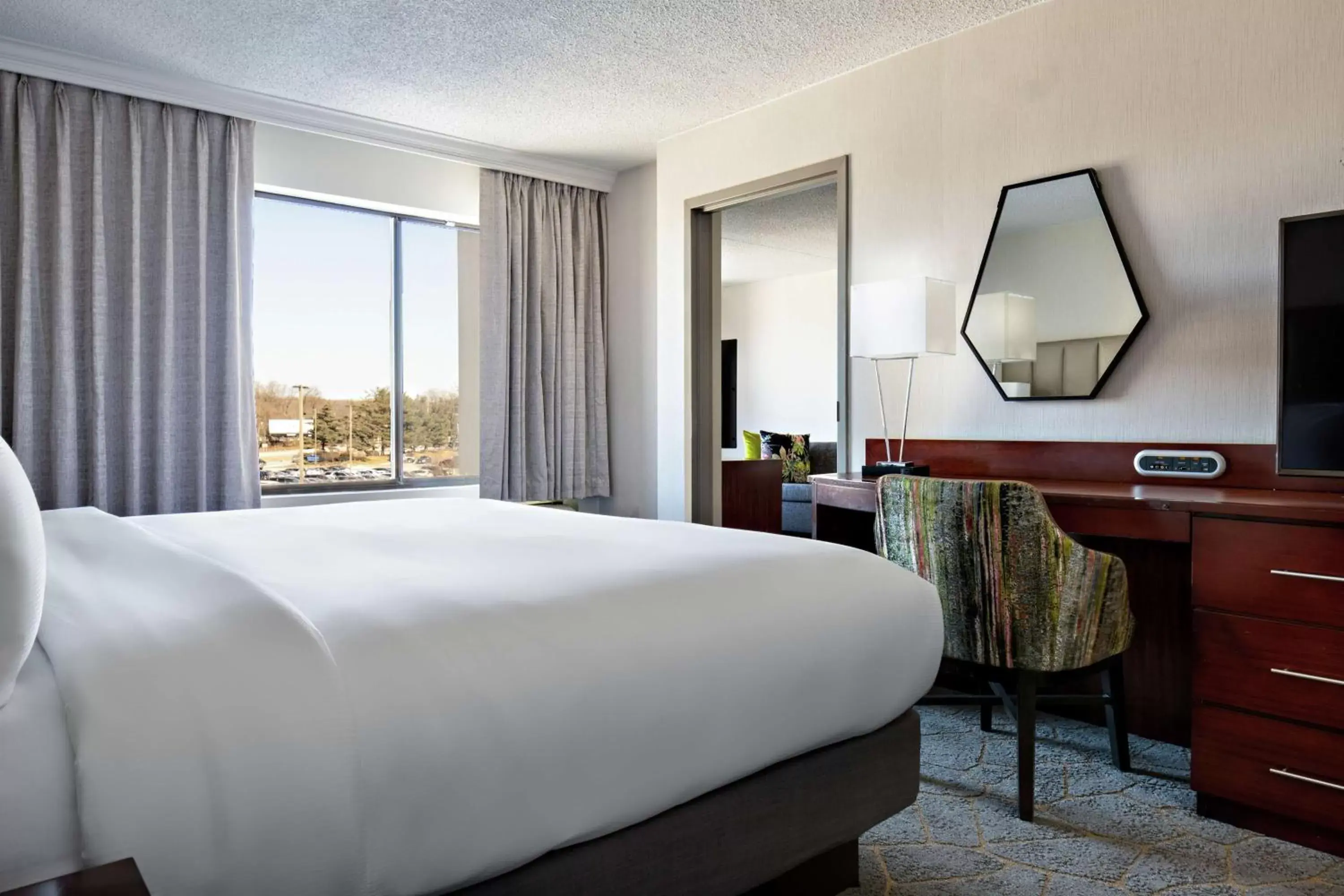 Bedroom, Bed in DoubleTree by Hilton Fairfield Hotel & Suites