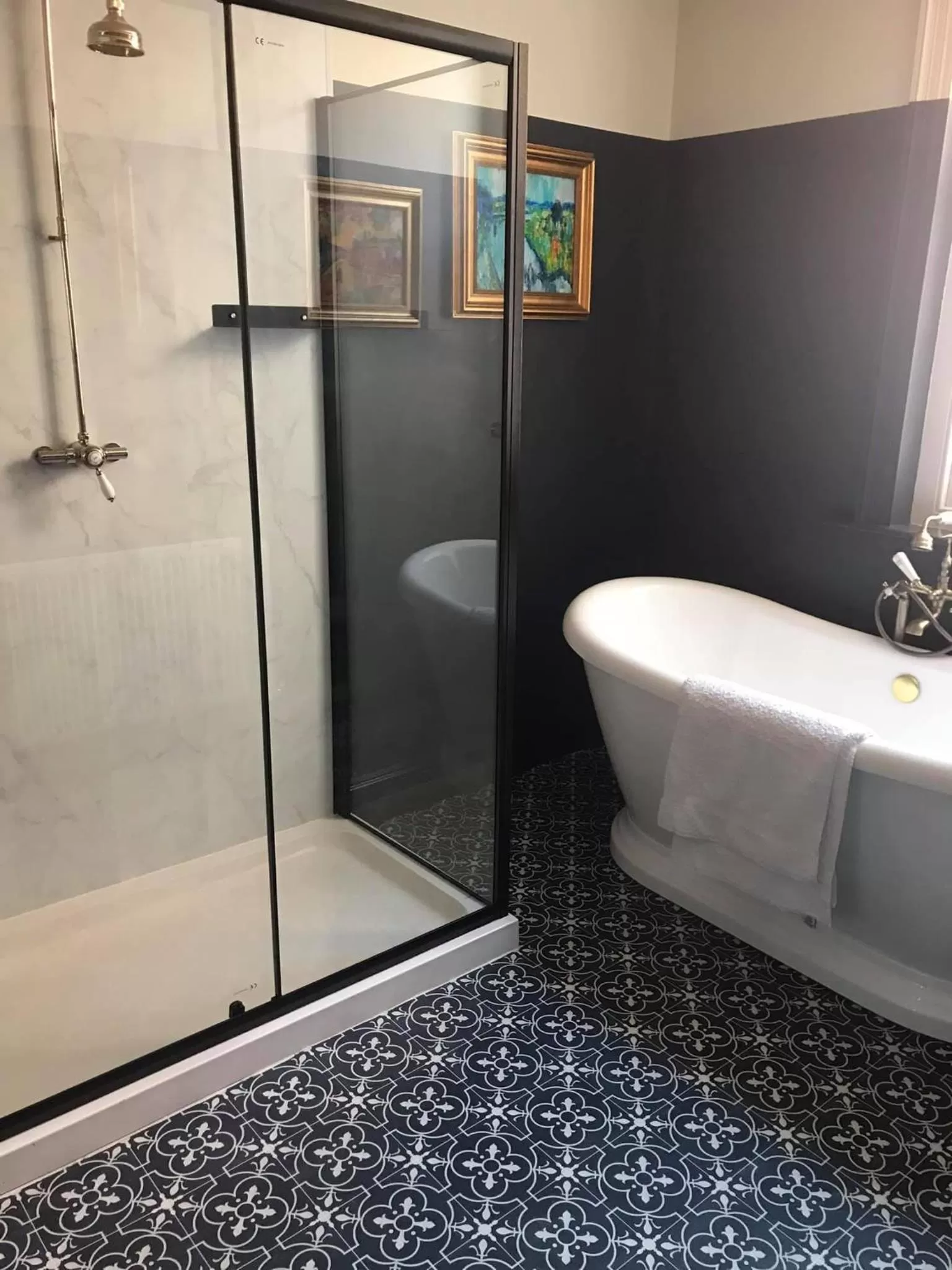 Bathroom in Swan & Railway Hotel Wigan