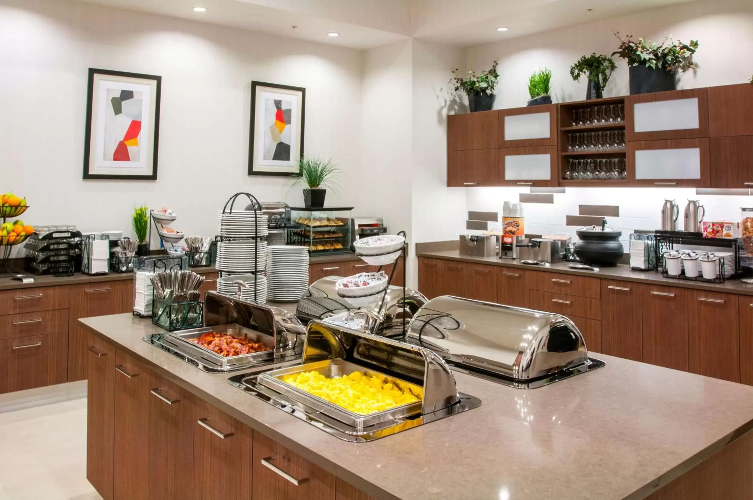 Breakfast, Kitchen/Kitchenette in Homewood Suites- Denver Downtown Convention Center