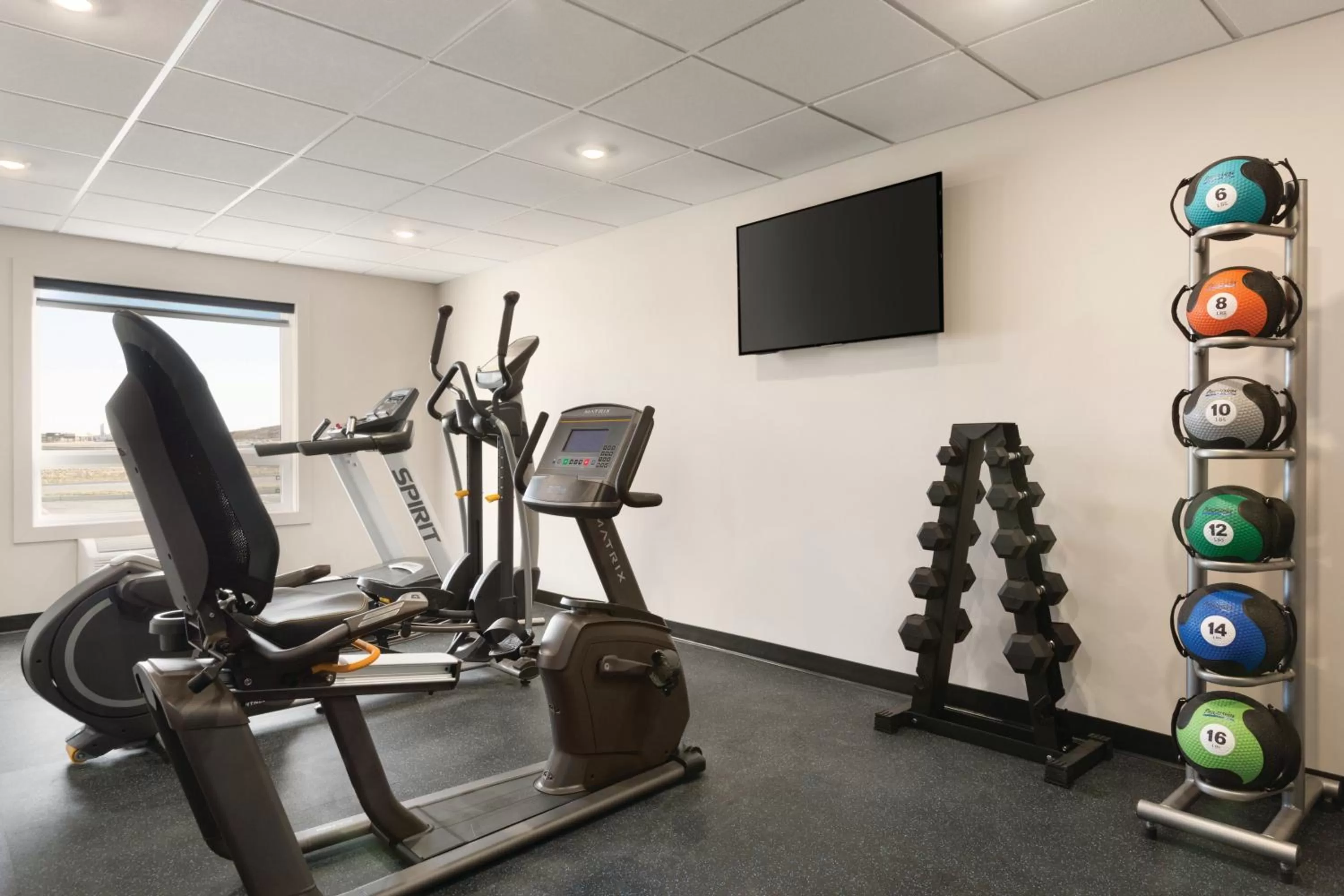 Fitness centre/facilities in Days Inn by Wyndham Calgary North Balzac