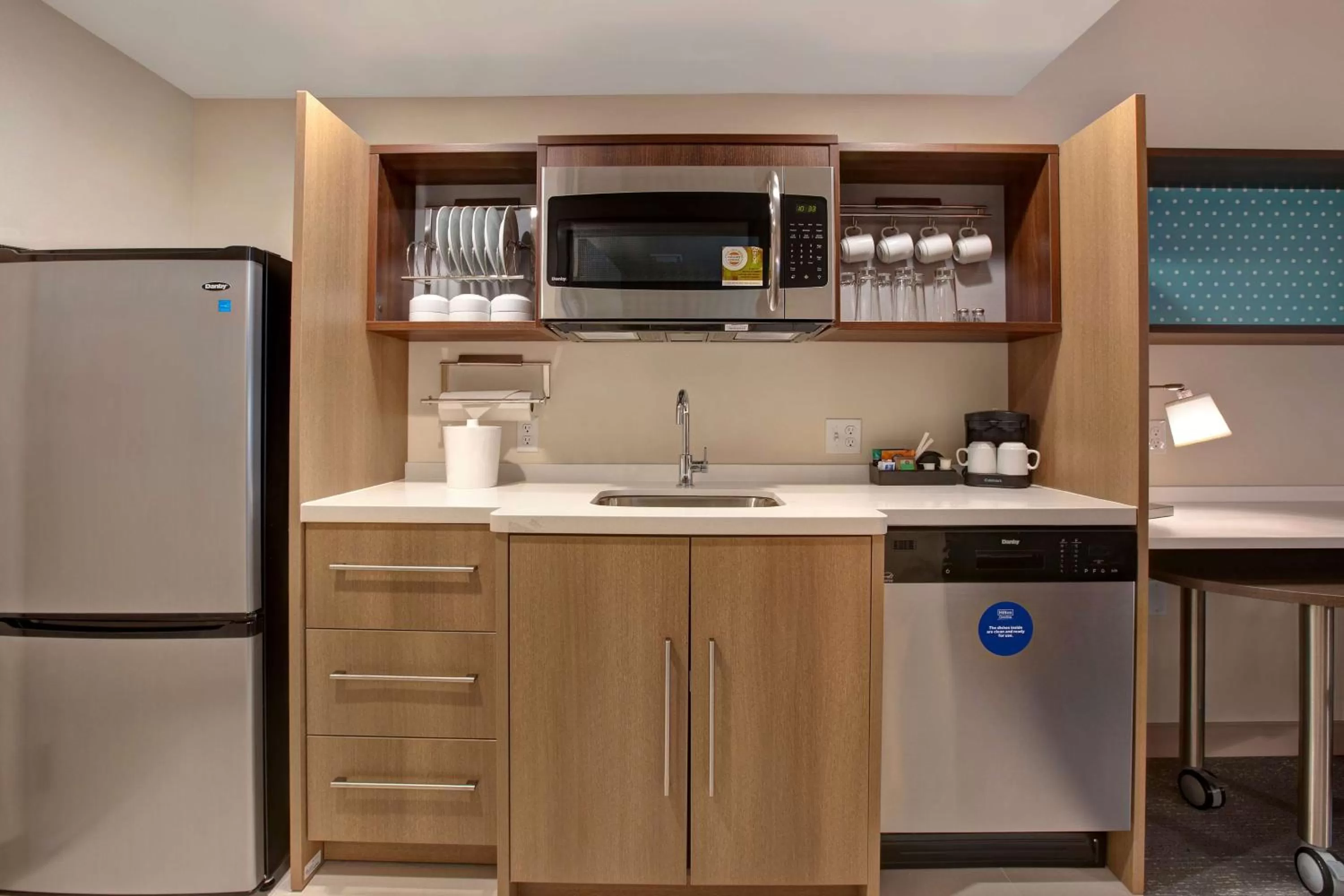 Kitchen or kitchenette in Home2 Suites By Hilton Carmel Indianapolis