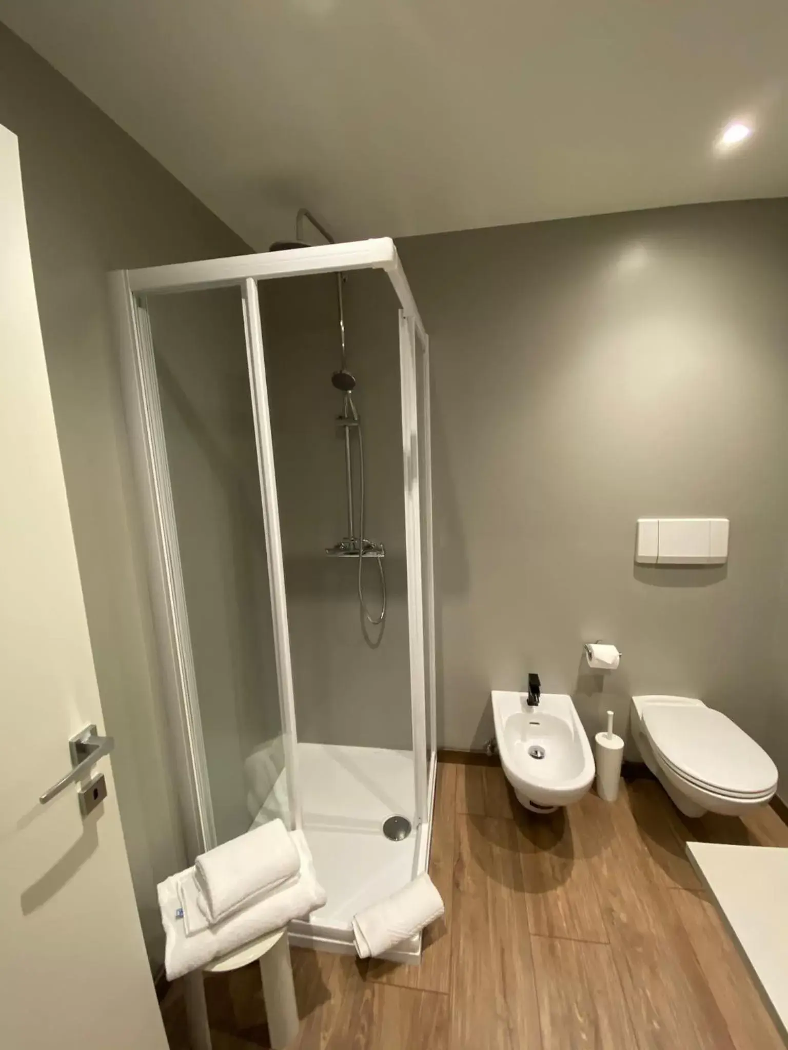 Shower, Bathroom in Fly Bike Hotel