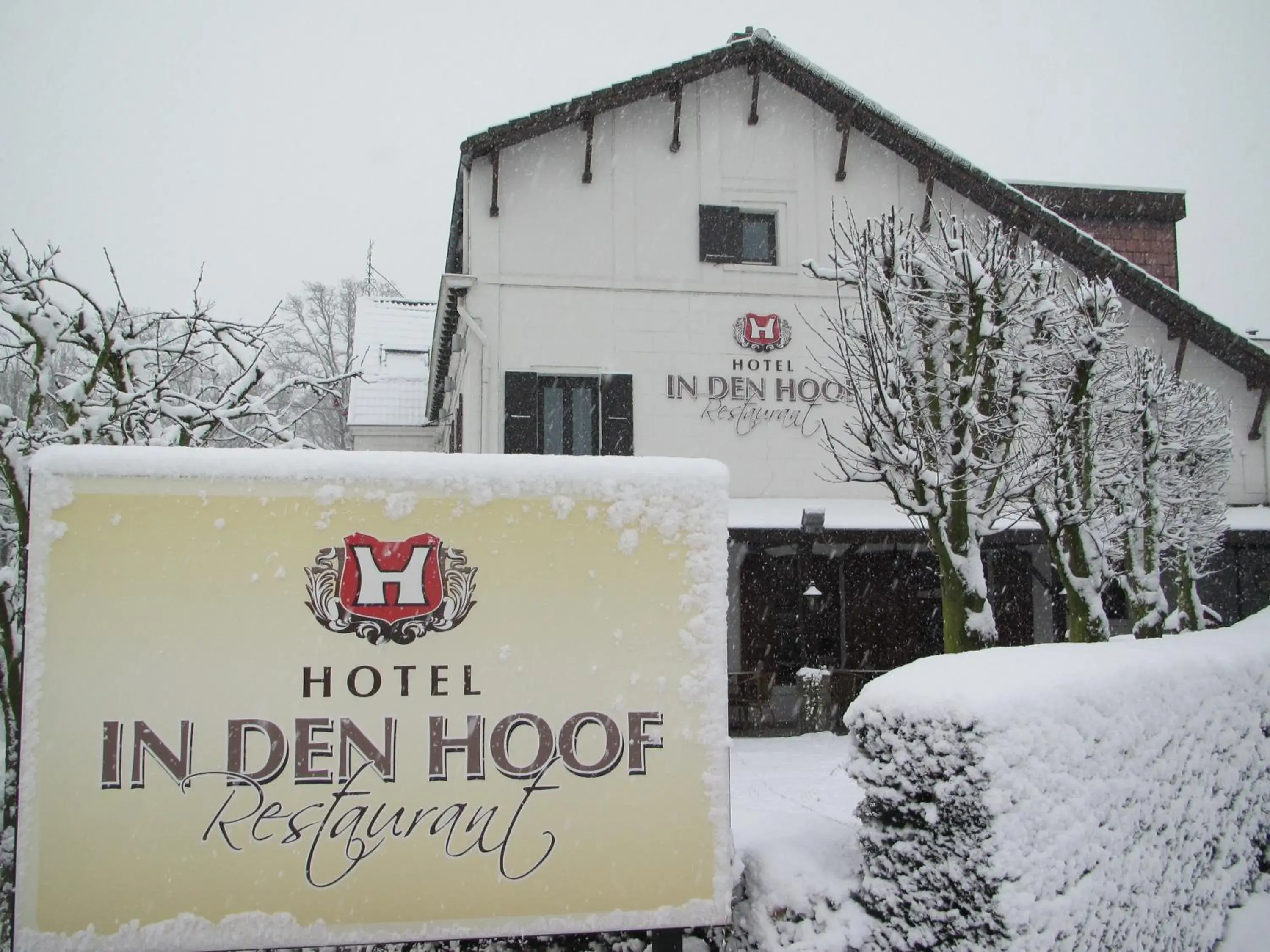 Facade/entrance, Winter in Hotel Restaurant in den Hoof