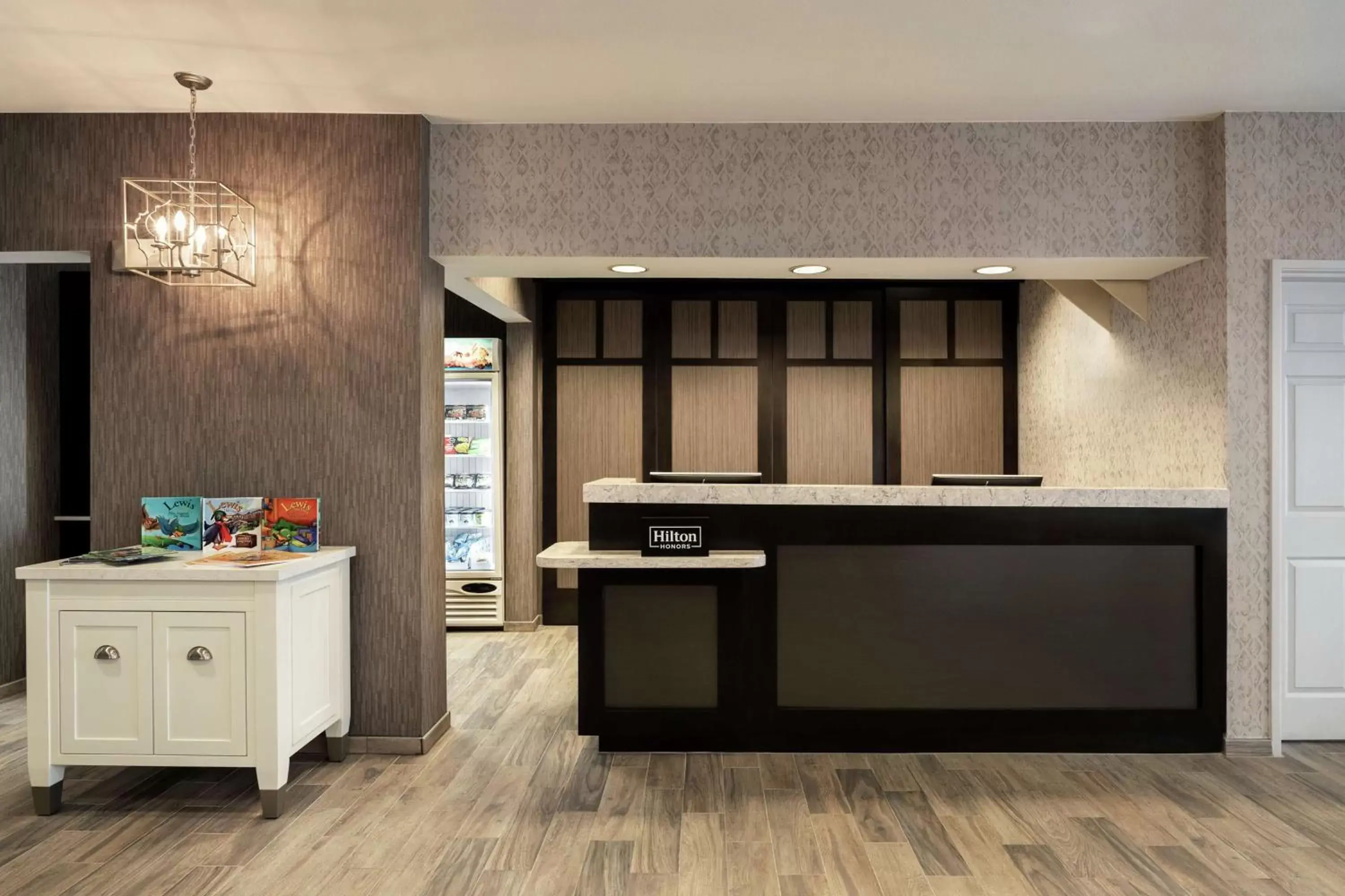 Lobby or reception, Kitchen/Kitchenette in Homewood Suites by Hilton Erie