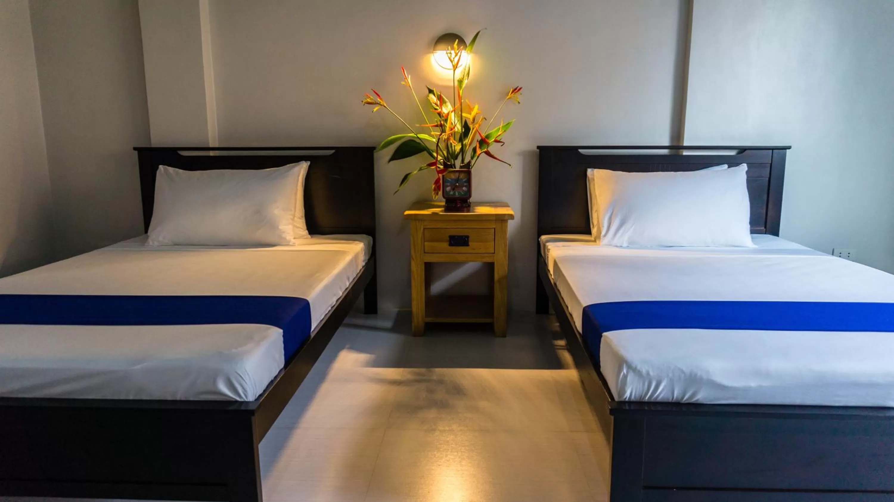 Bed in South Anchorage Inn